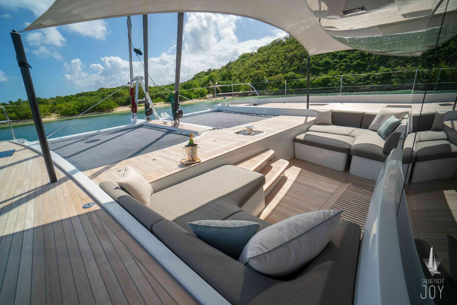 https://www.centralyachtagent.com/yachtadmin/yachtlg/yacht5427/5427brochure4.jpg