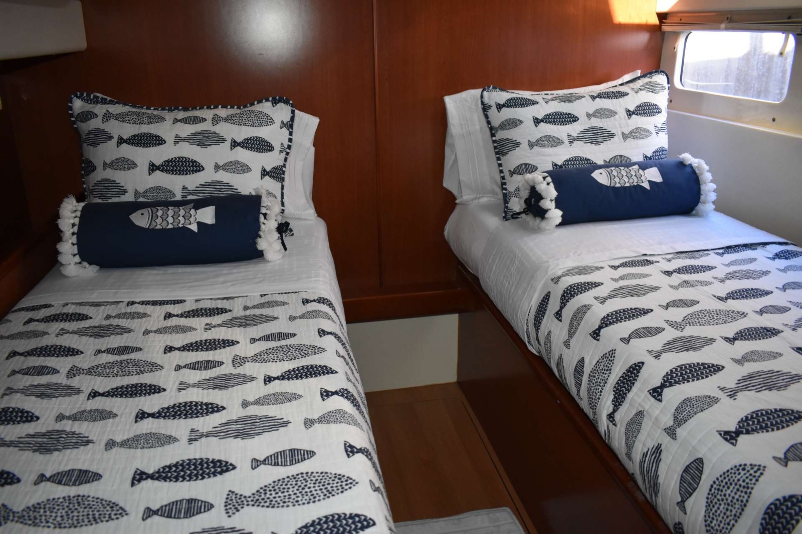 Optional guest cabin with two twin beds on lower port side.