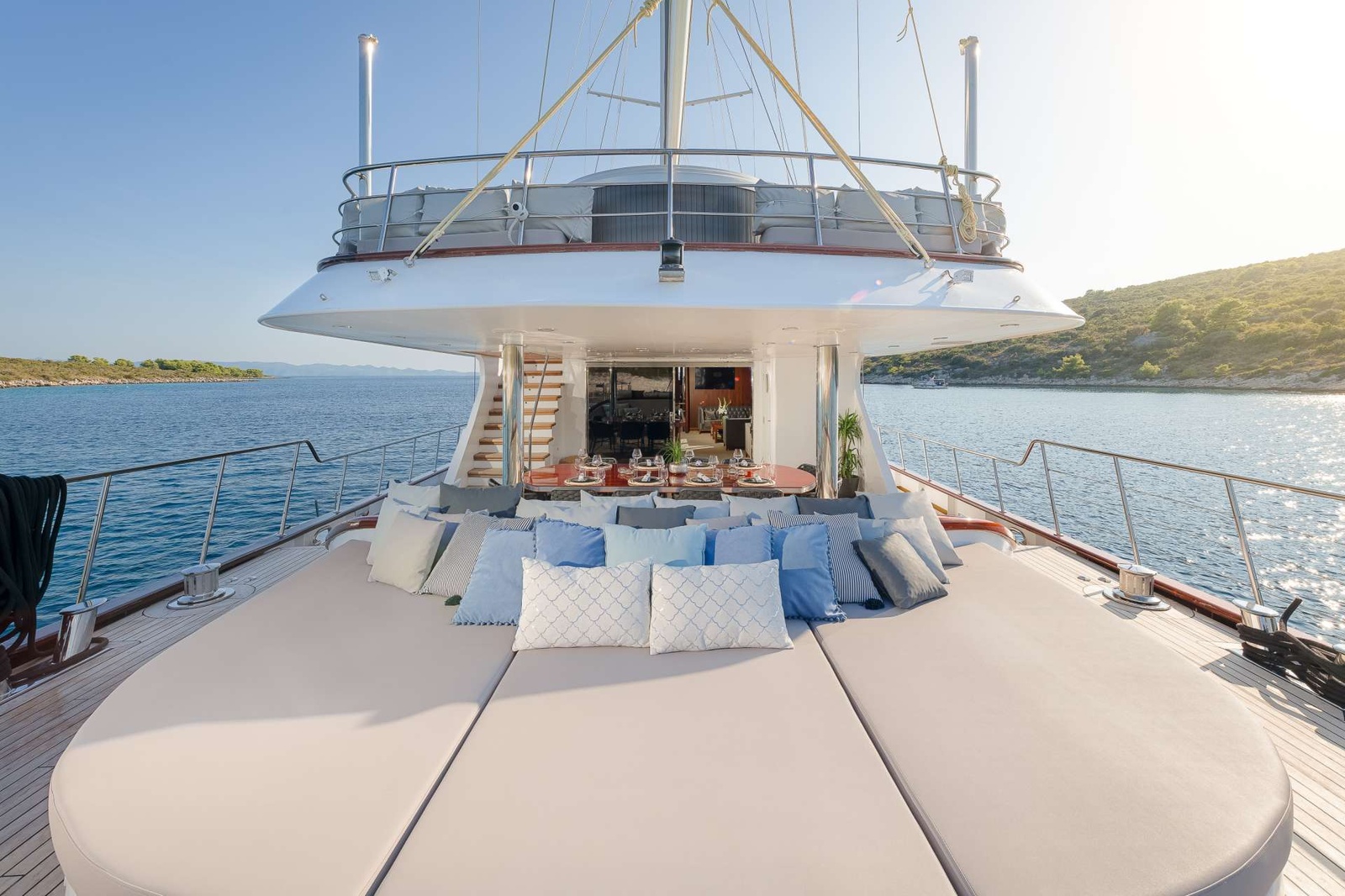 Lounge area - Aft Main Deck