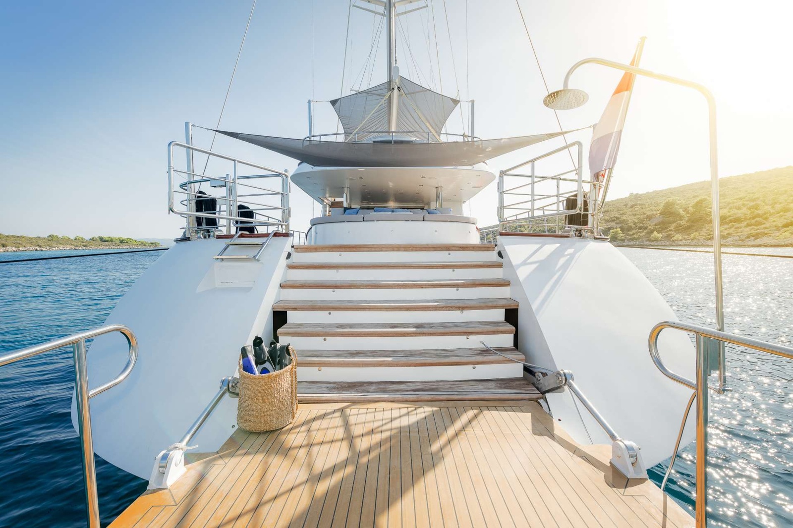 https://www.centralyachtagent.com/yachtadmin/yachtlg/yacht5990/5990brochure4.jpg