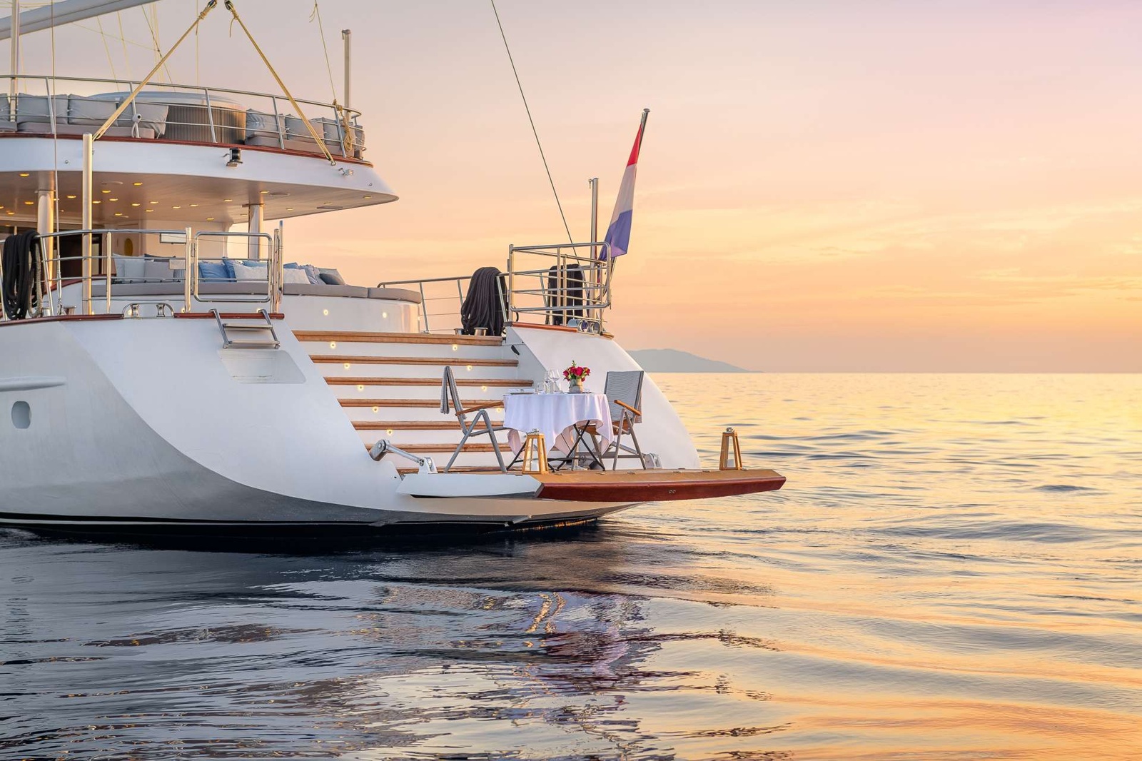 https://www.centralyachtagent.com/yachtadmin/yachtlg/yacht5990/5990brochure5.jpg