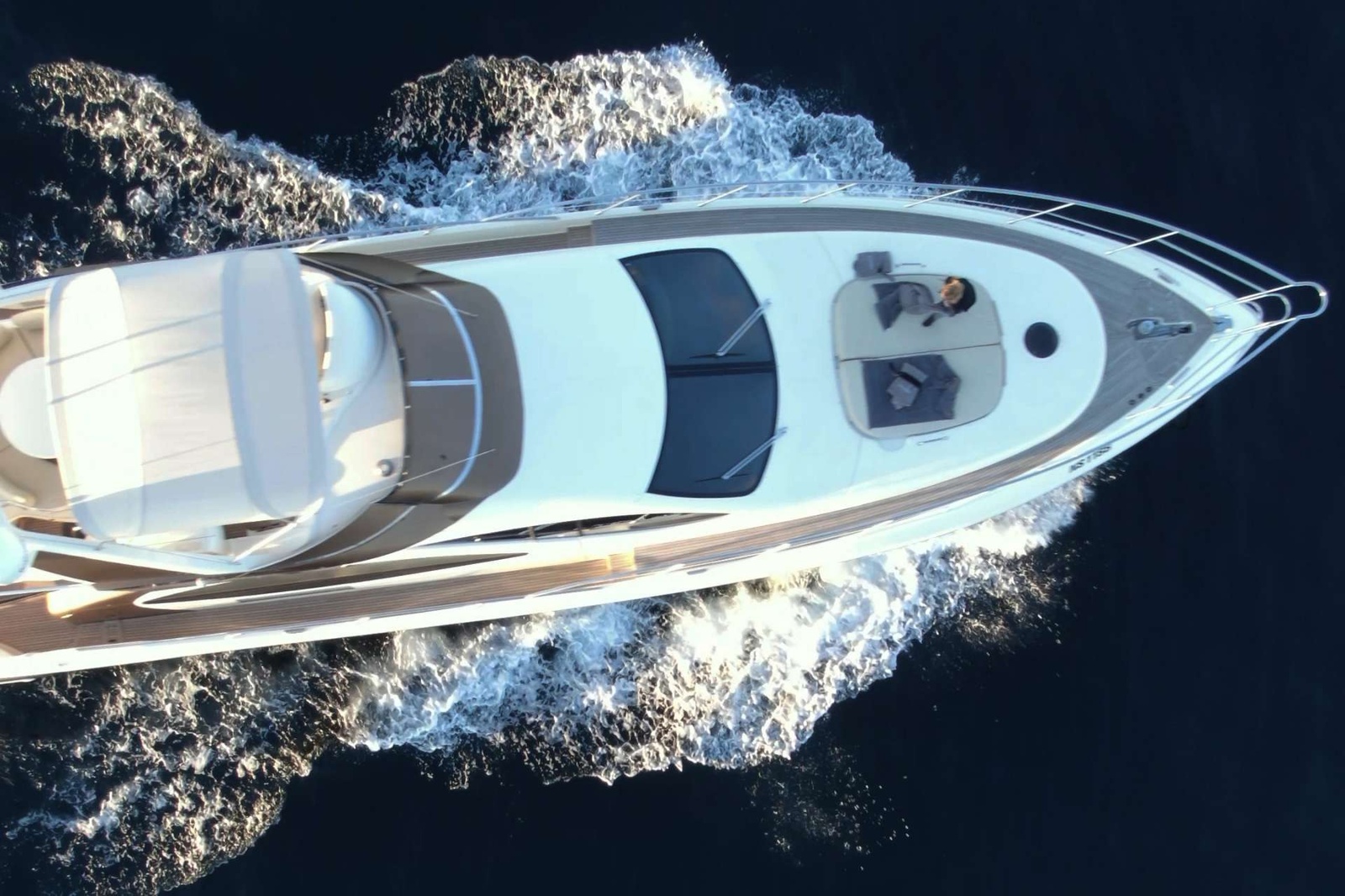 https://www.centralyachtagent.com/yachtadmin/yachtlg/yacht6588/6588brochure17.jpg