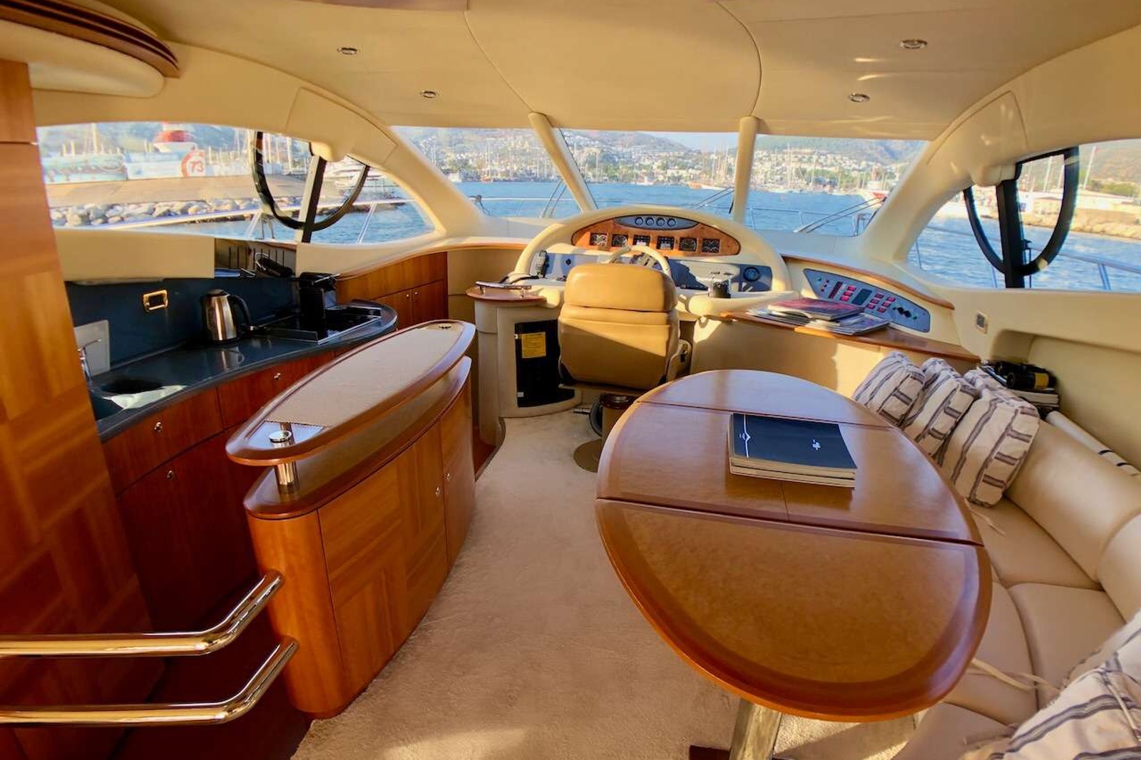 https://www.centralyachtagent.com/yachtadmin/yachtlg/yacht6734/6734brochure3.jpg