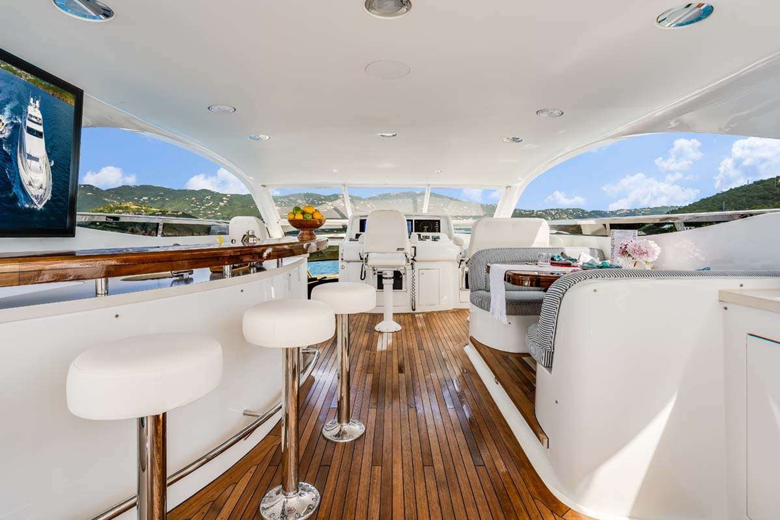 https://www.centralyachtagent.com/yachtadmin/yachtlg/yacht6945/6945brochure16.jpg