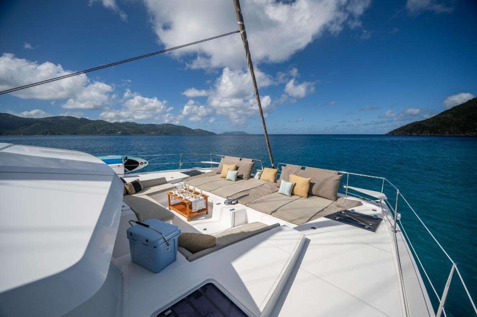 https://www.centralyachtagent.com/yachtadmin/yachtlg/yacht7054/7054brochure4.jpg