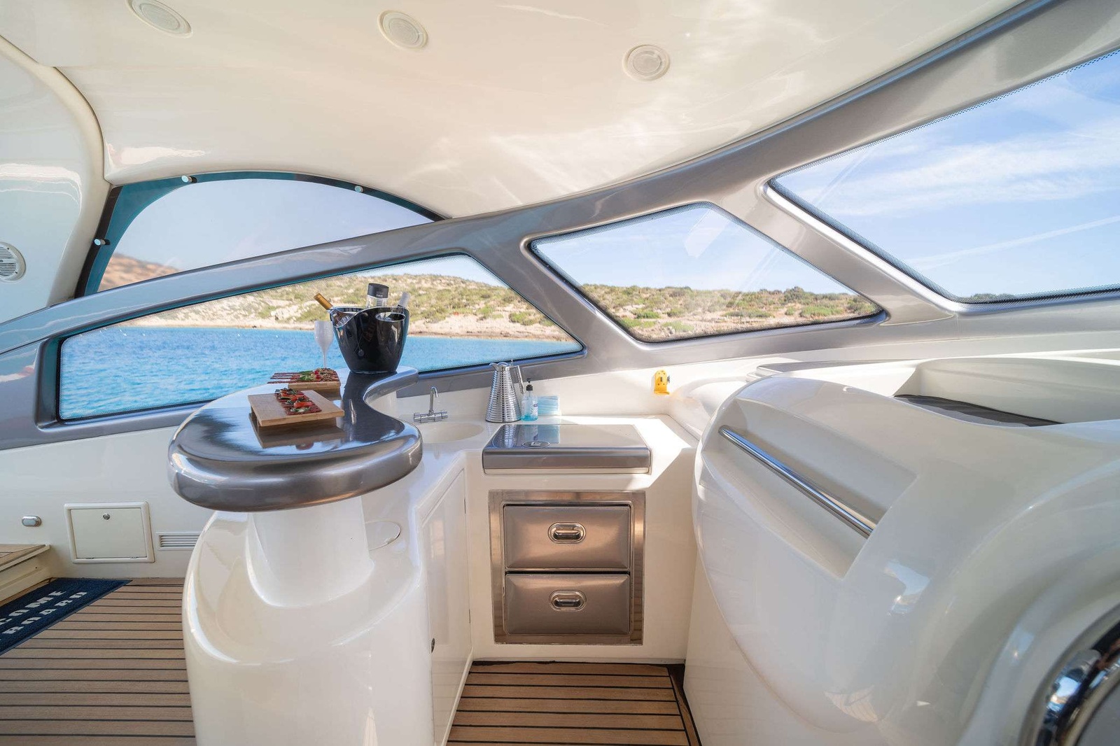 https://www.centralyachtagent.com/yachtadmin/yachtlg/yacht7181/7181brochure17.jpg