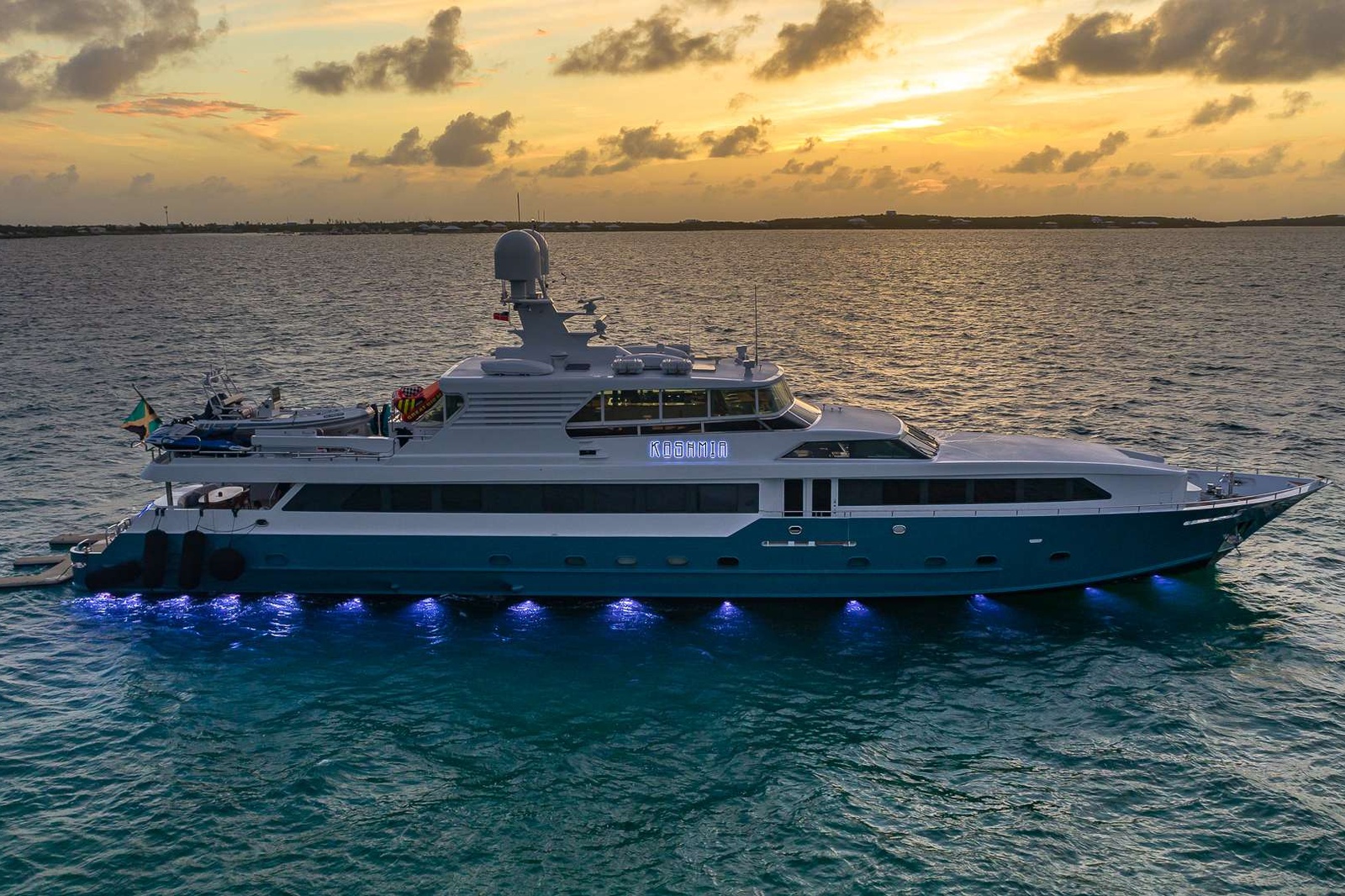 https://www.centralyachtagent.com/yachtadmin/yachtlg/yacht7338/7338brochure1.jpg