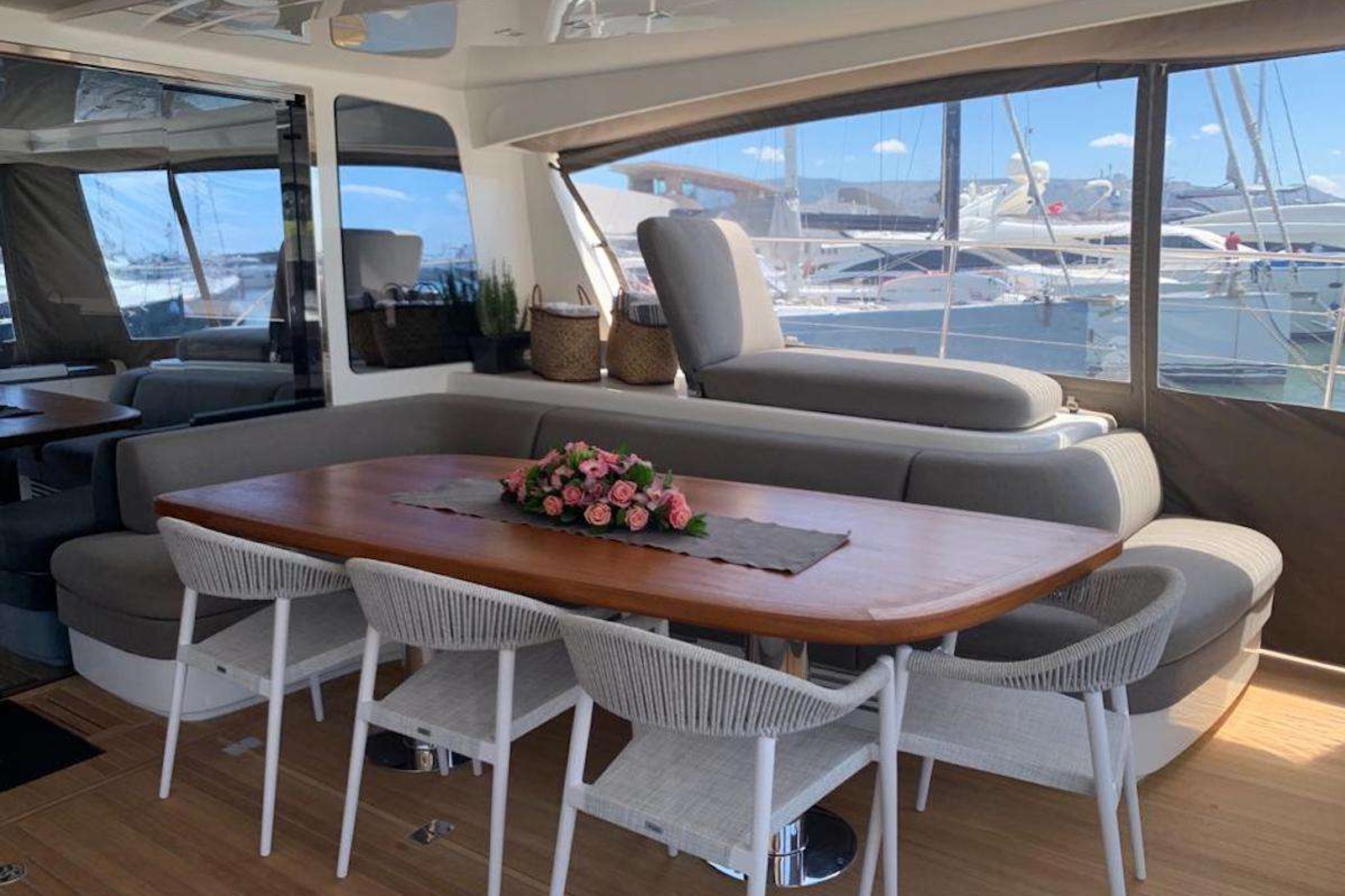 https://www.centralyachtagent.com/yachtadmin/yachtlg/yacht7424/7424brochure13.jpg