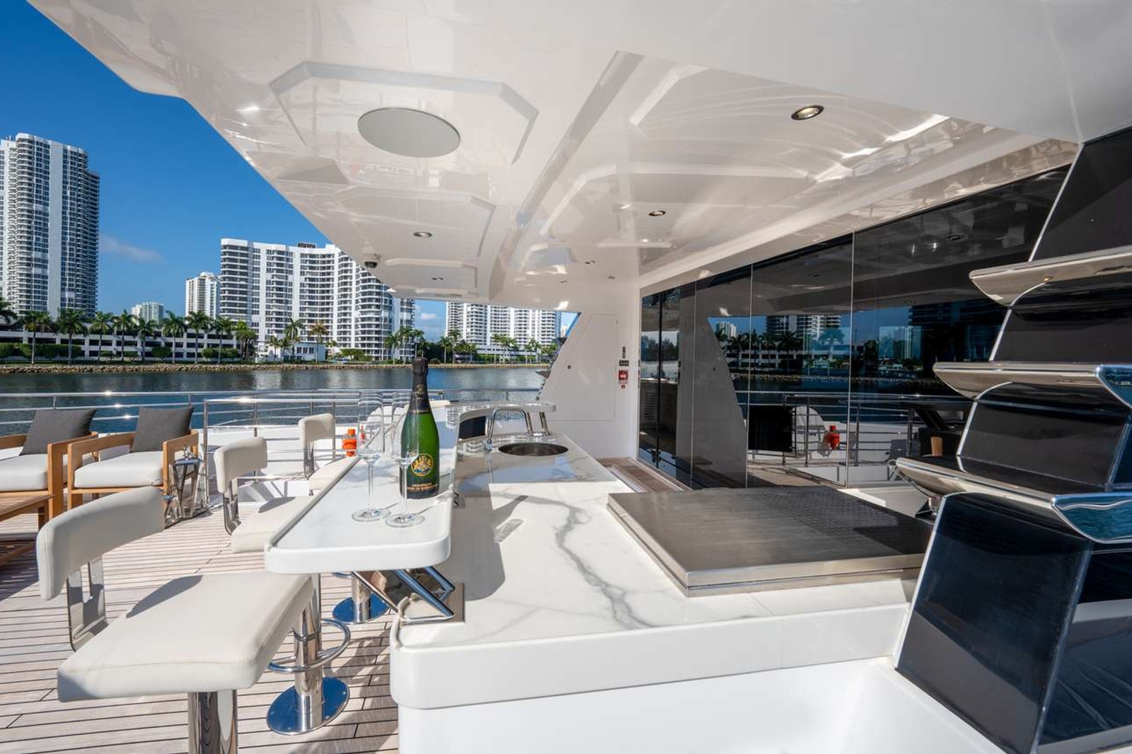 https://www.centralyachtagent.com/yachtadmin/yachtlg/yacht8014/8014brochure14.jpg