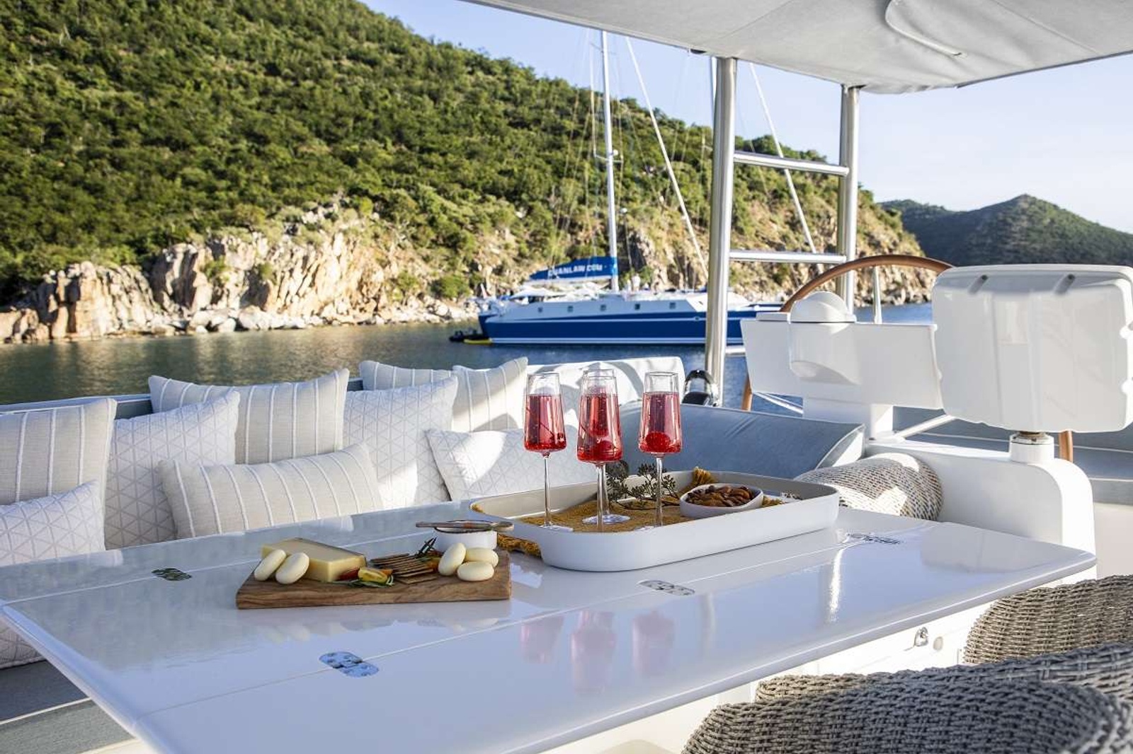 Wine and dine with a view on the stylish flydeck