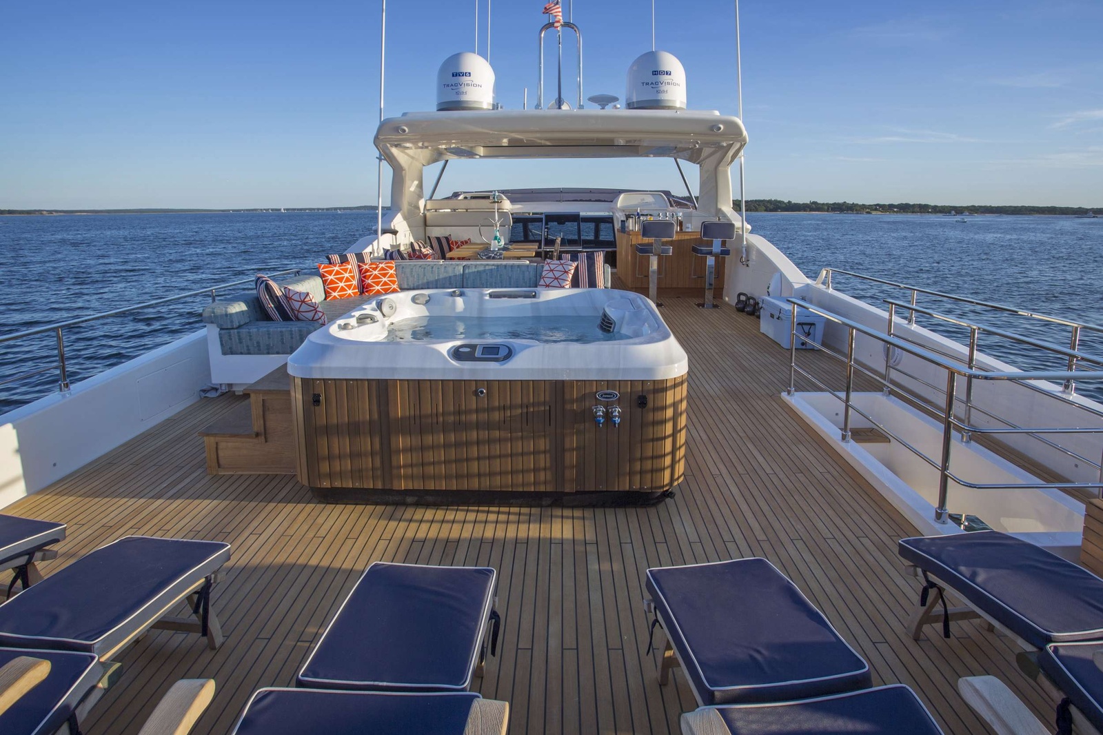 https://www.centralyachtagent.com/yachtadmin/yachtlg/yacht8107/8107brochure16.jpg