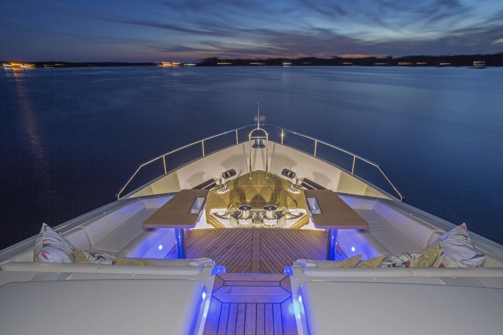 https://www.centralyachtagent.com/yachtadmin/yachtlg/yacht8107/8107brochure19.jpg