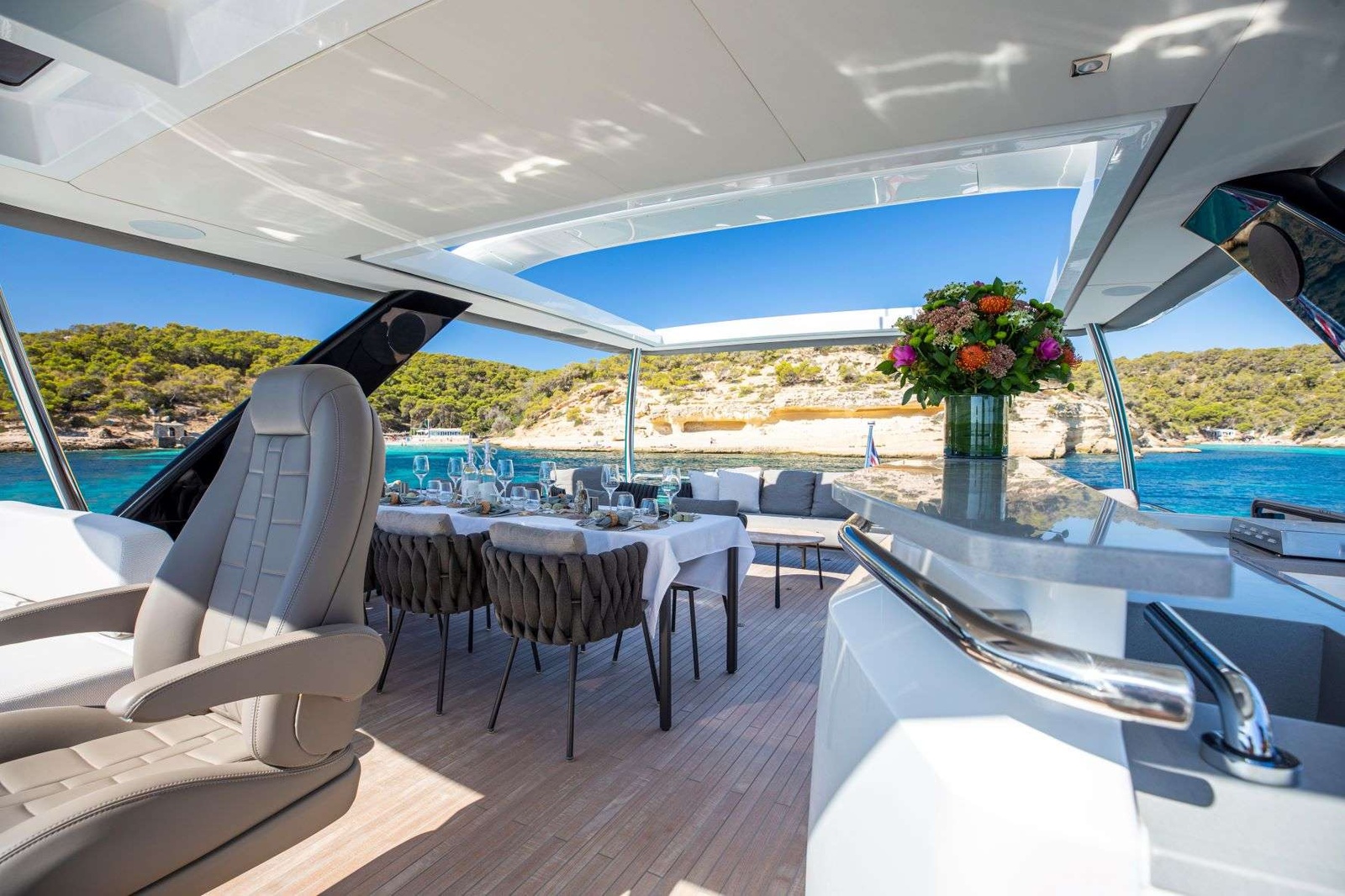 https://www.centralyachtagent.com/yachtadmin/yachtlg/yacht8119/8119brochure17.jpg