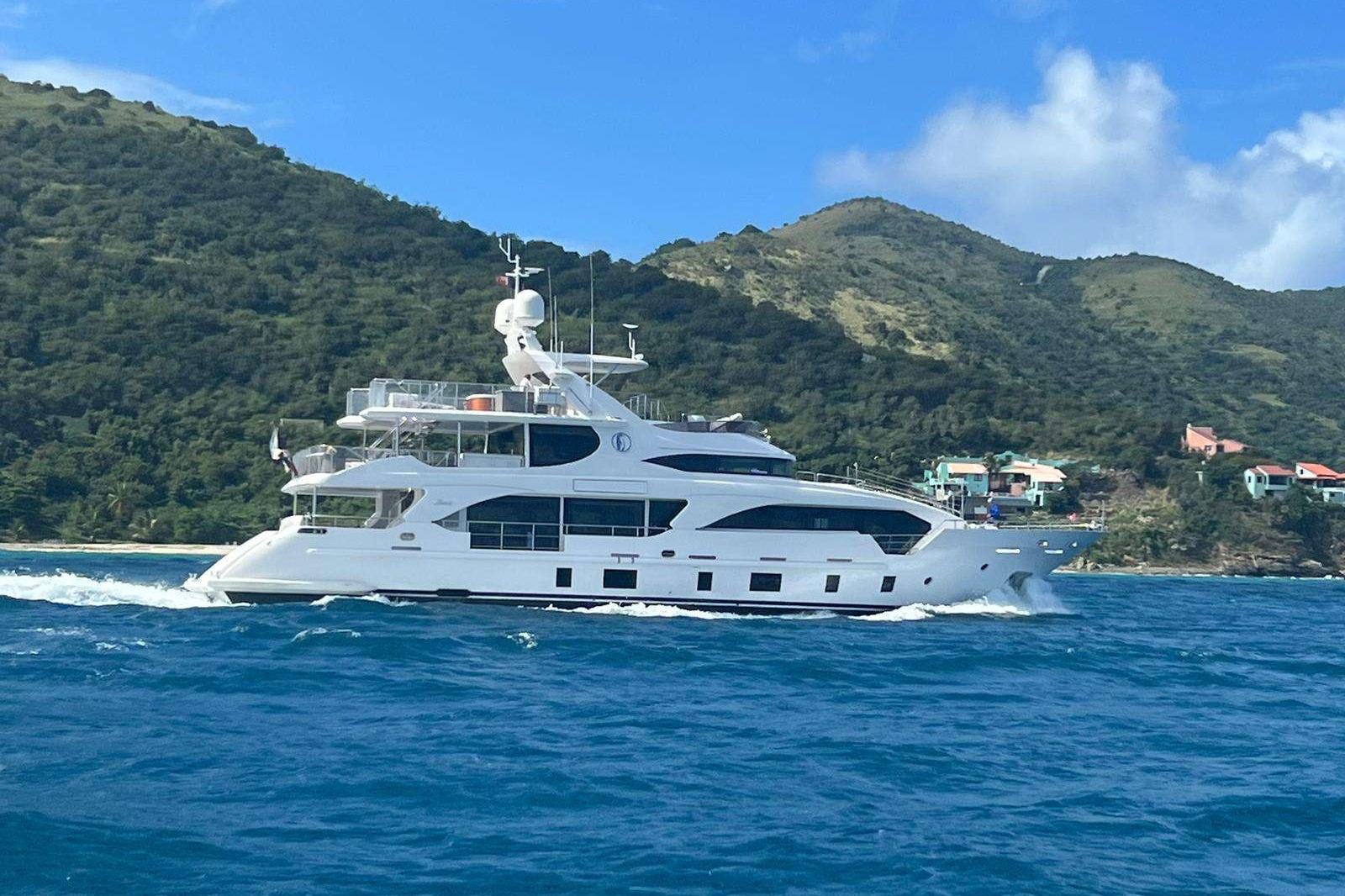 https://www.centralyachtagent.com/yachtadmin/yachtlg/yacht8220/8220brochure1.jpg