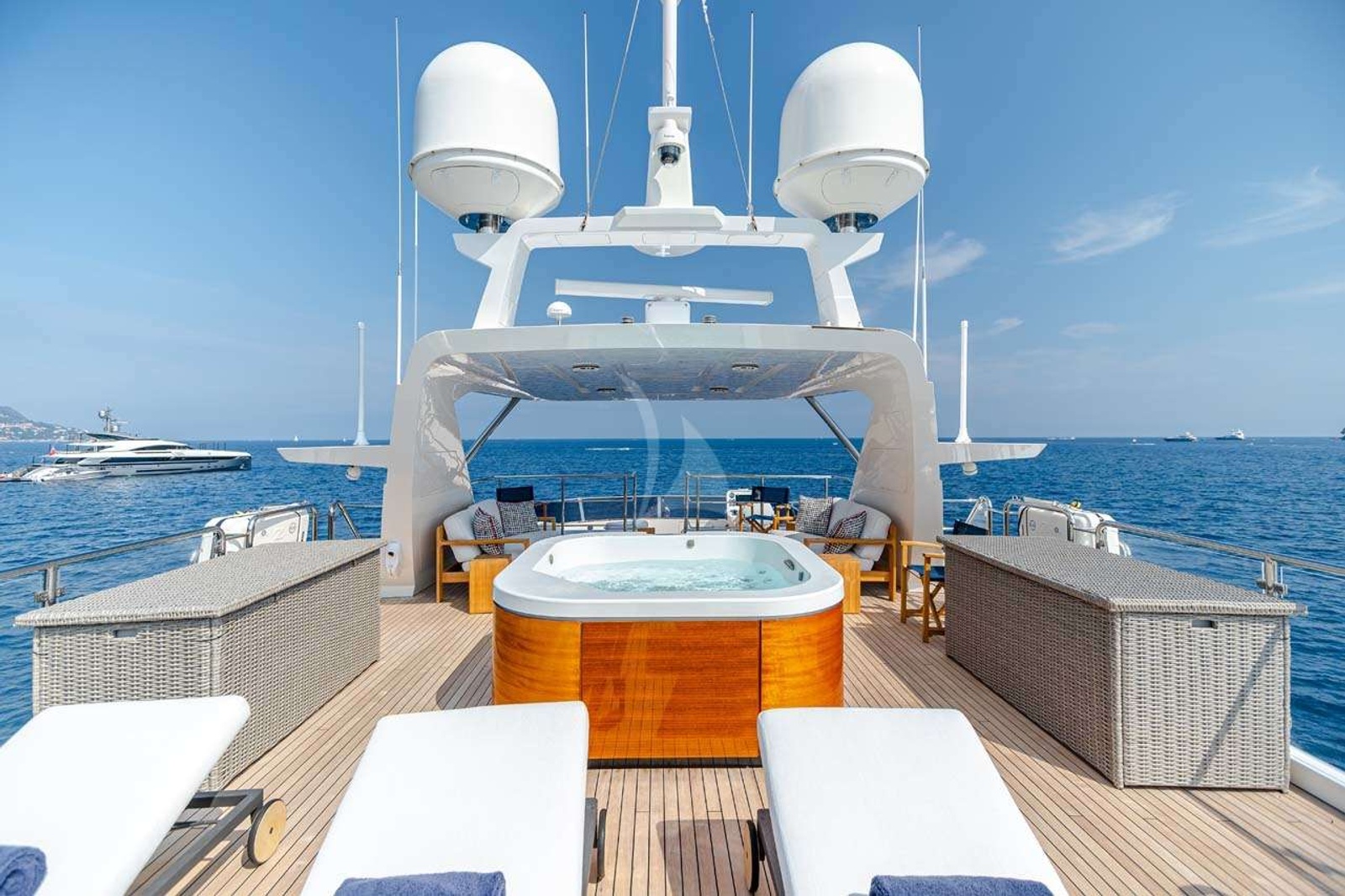 https://www.centralyachtagent.com/yachtadmin/yachtlg/yacht8220/8220brochure15.jpg