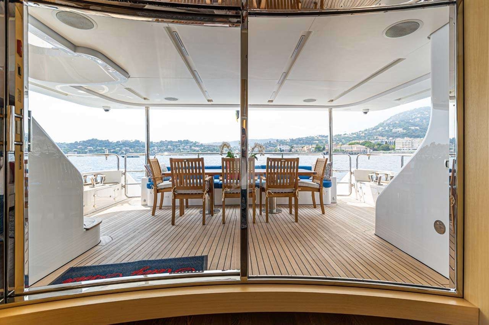 https://www.centralyachtagent.com/yachtadmin/yachtlg/yacht8220/8220brochure5.jpg