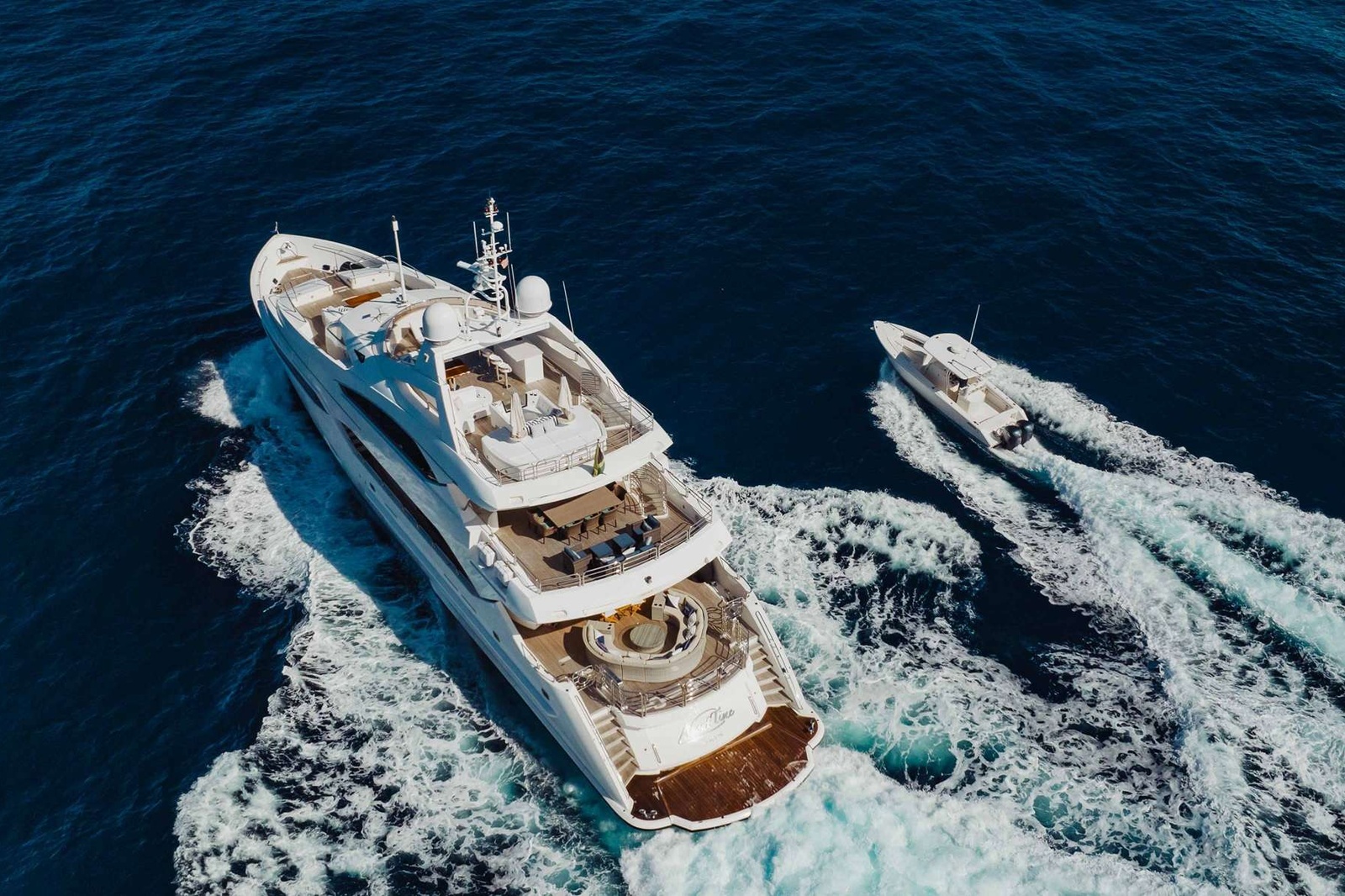 https://www.centralyachtagent.com/yachtadmin/yachtlg/yacht8226/8226brochure19.jpg