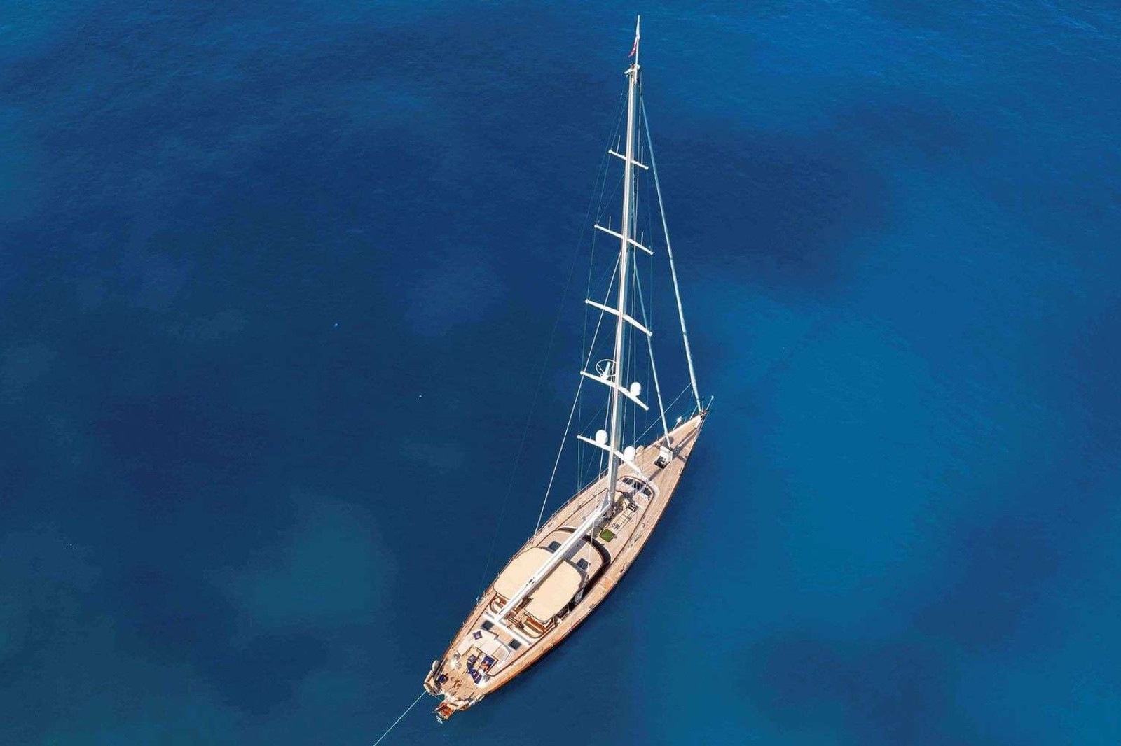 https://www.centralyachtagent.com/yachtadmin/yachtlg/yacht8289/8289brochure2.jpg