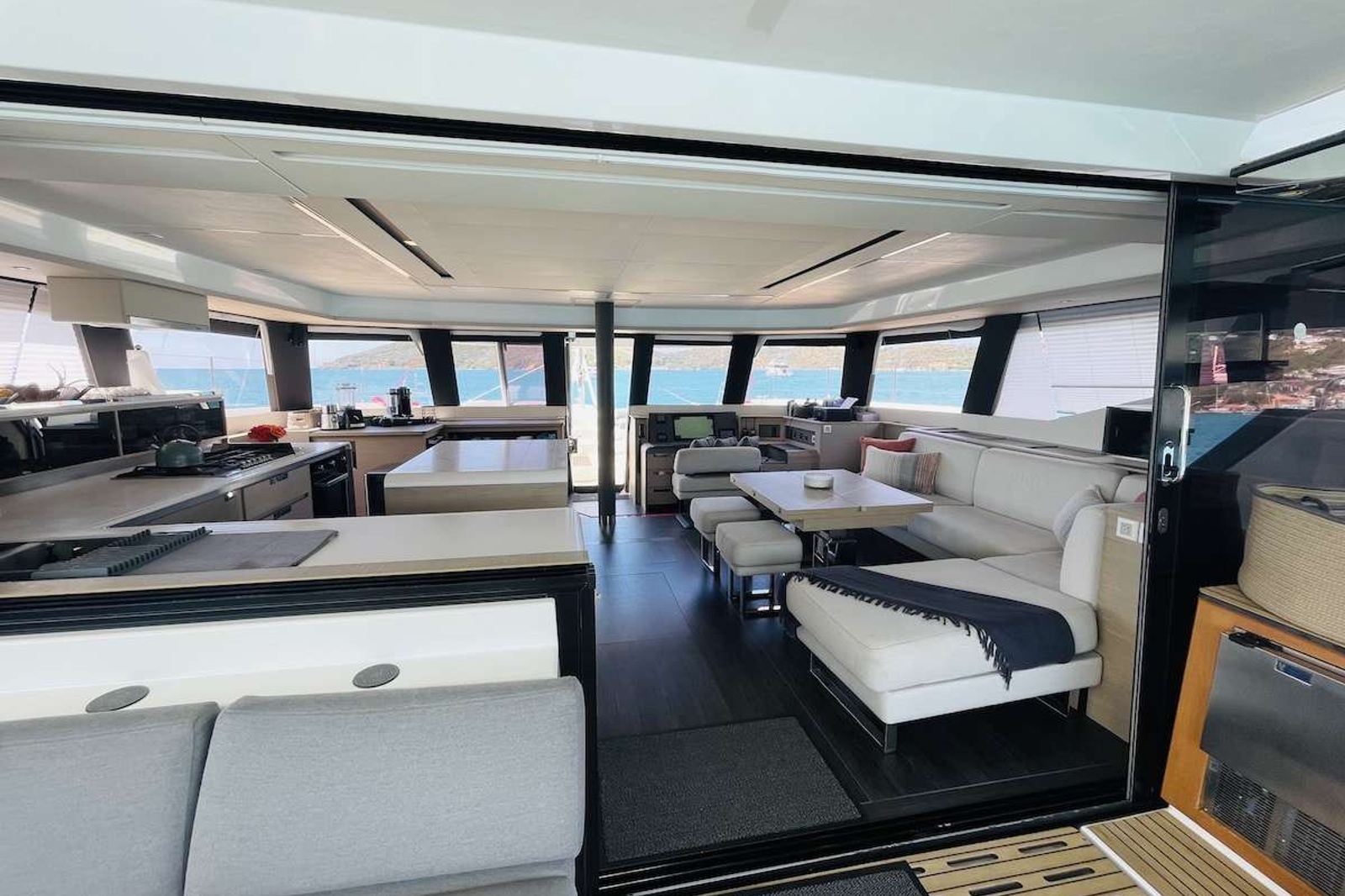 https://www.centralyachtagent.com/yachtadmin/yachtlg/yacht8381/8381brochure4.jpg