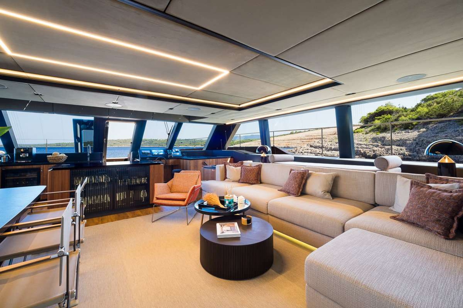 https://www.centralyachtagent.com/yachtadmin/yachtlg/yacht8622/8622brochure2.jpg