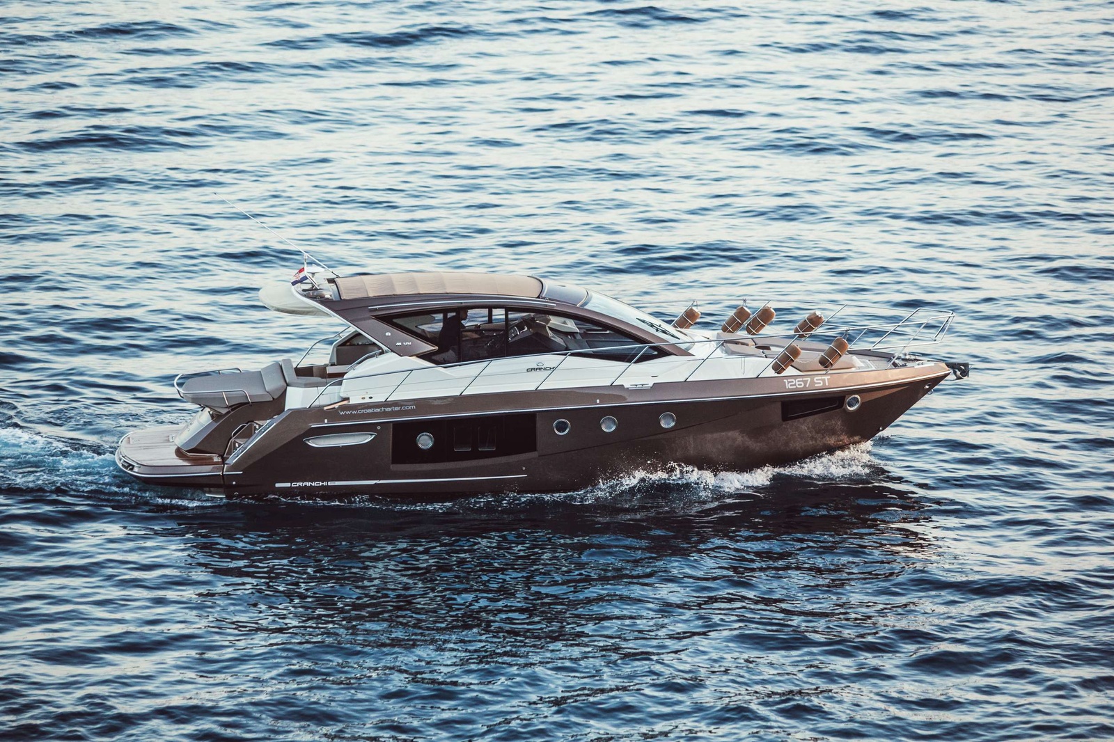 https://www.centralyachtagent.com/yachtadmin/yachtlg/yacht8766/8766brochure10.jpg