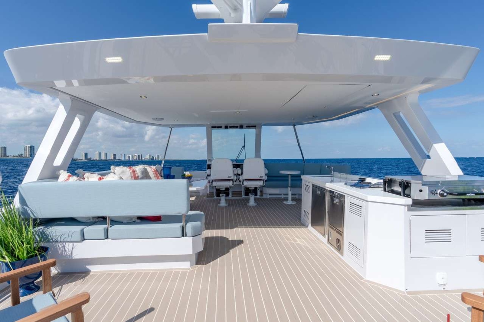 https://www.centralyachtagent.com/yachtadmin/yachtlg/yacht8809/8809brochure16.jpg