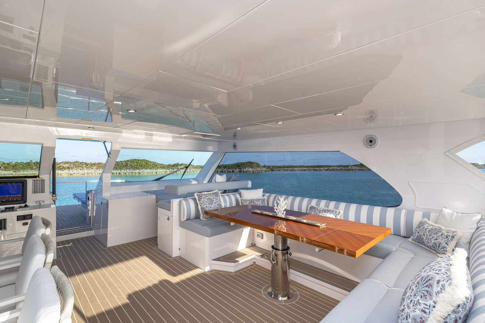 https://www.centralyachtagent.com/yachtadmin/yachtlg/yacht8843/8843brochure15.jpg