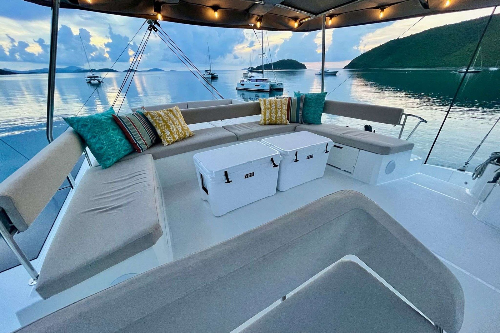 https://www.centralyachtagent.com/yachtadmin/yachtlg/yacht8878/8878brochure16.jpg