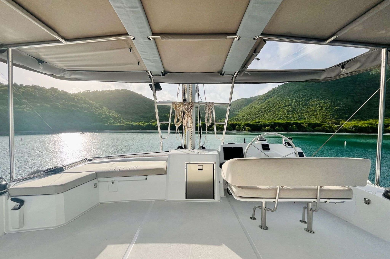 https://www.centralyachtagent.com/yachtadmin/yachtlg/yacht8878/8878brochure17.jpg