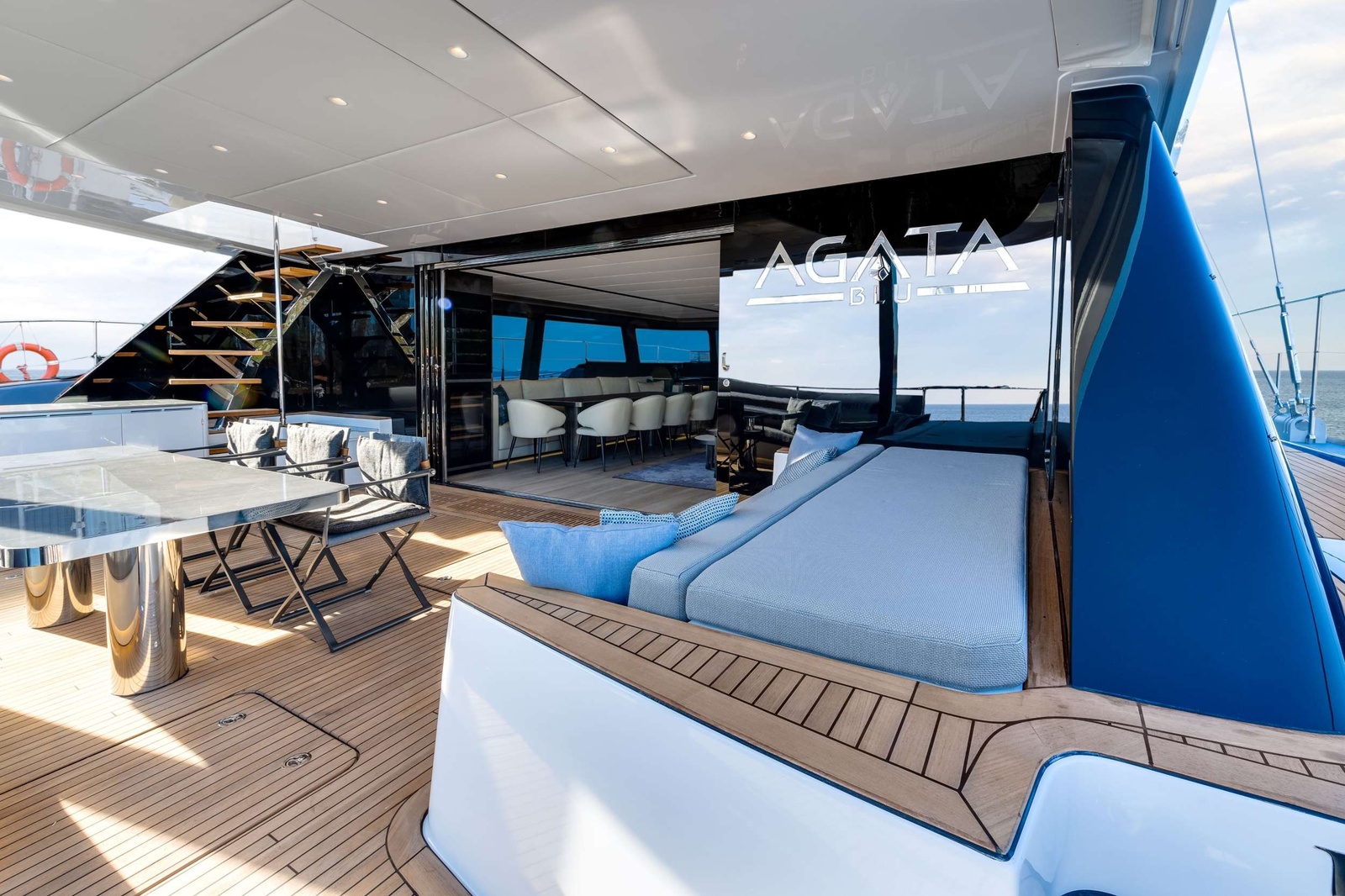 https://www.centralyachtagent.com/yachtadmin/yachtlg/yacht8923/8923brochure10.jpg