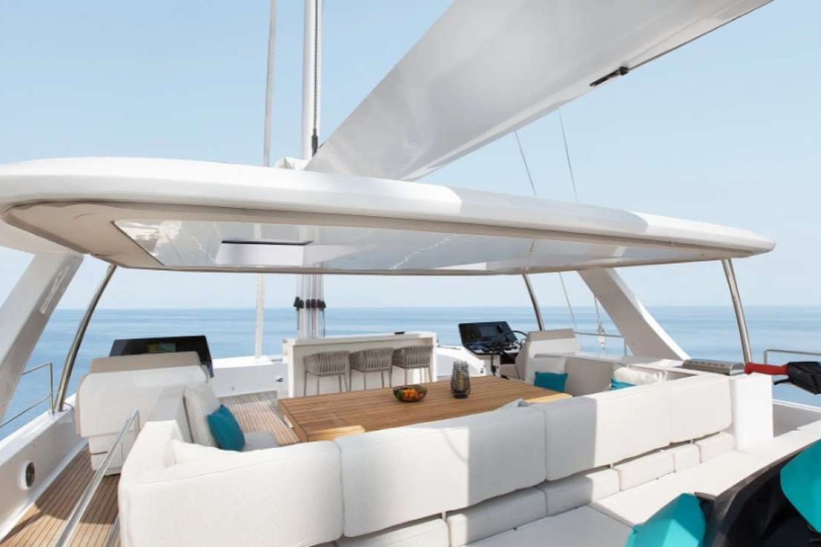 https://www.centralyachtagent.com/yachtadmin/yachtlg/yacht8947/8947brochure11.jpg