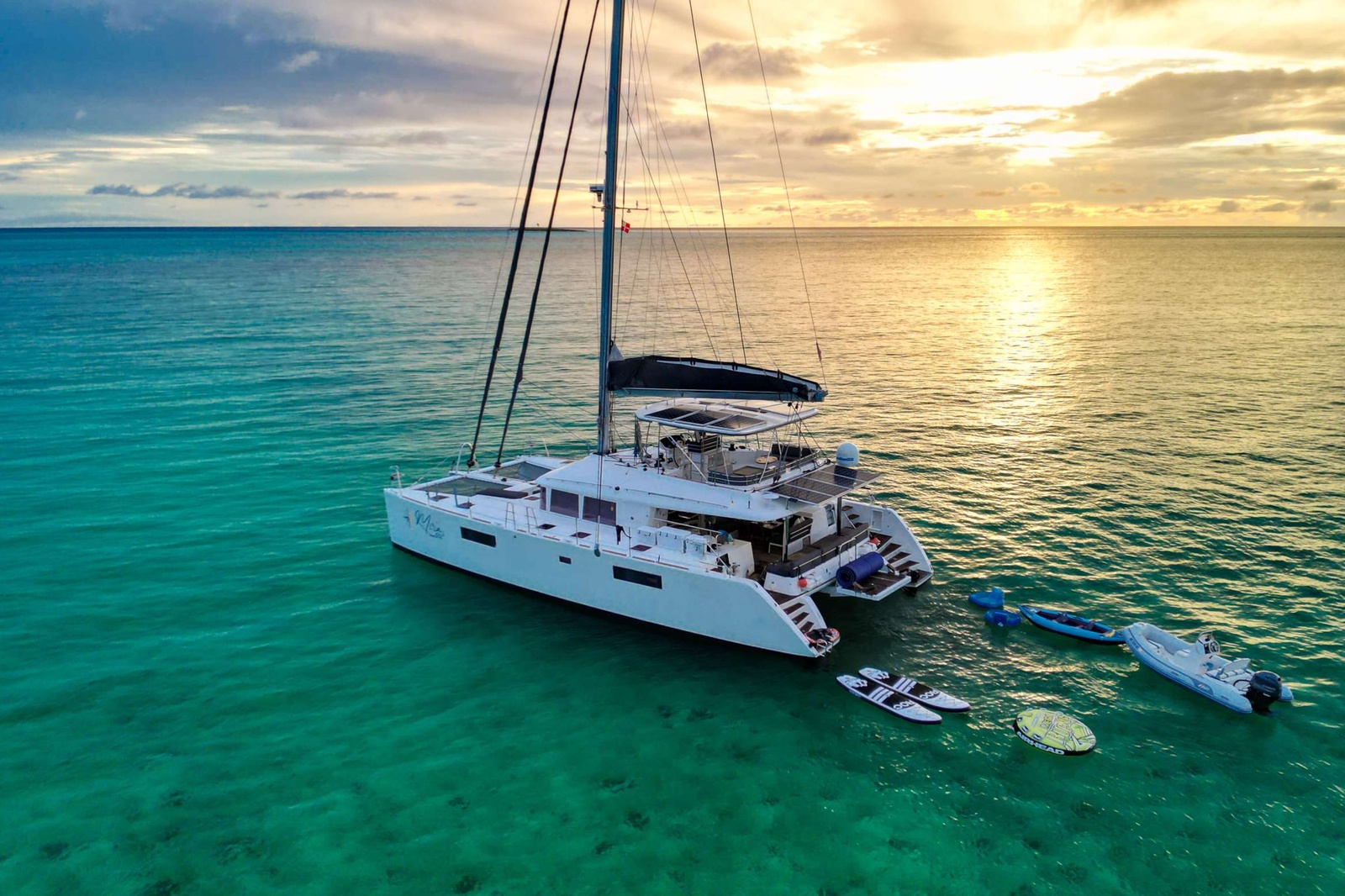 https://www.centralyachtagent.com/yachtadmin/yachtlg/yacht9020/9020brochure1.jpg