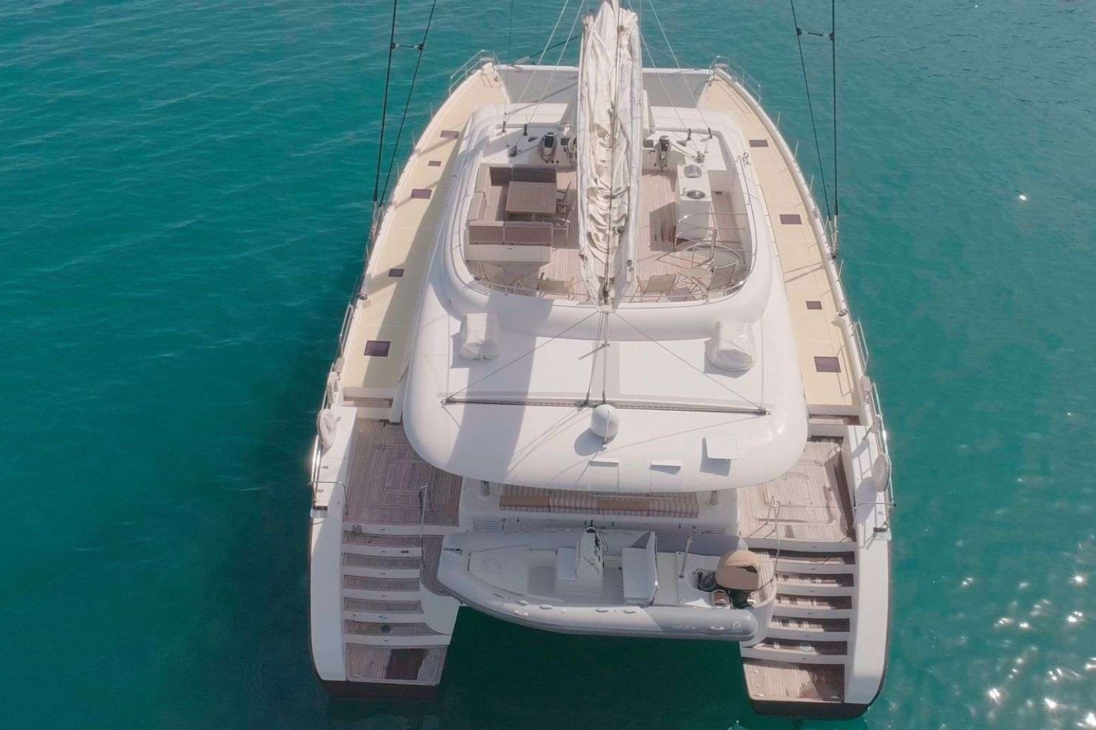 https://www.centralyachtagent.com/yachtadmin/yachtlg/yacht9311/9311brochure4.jpg