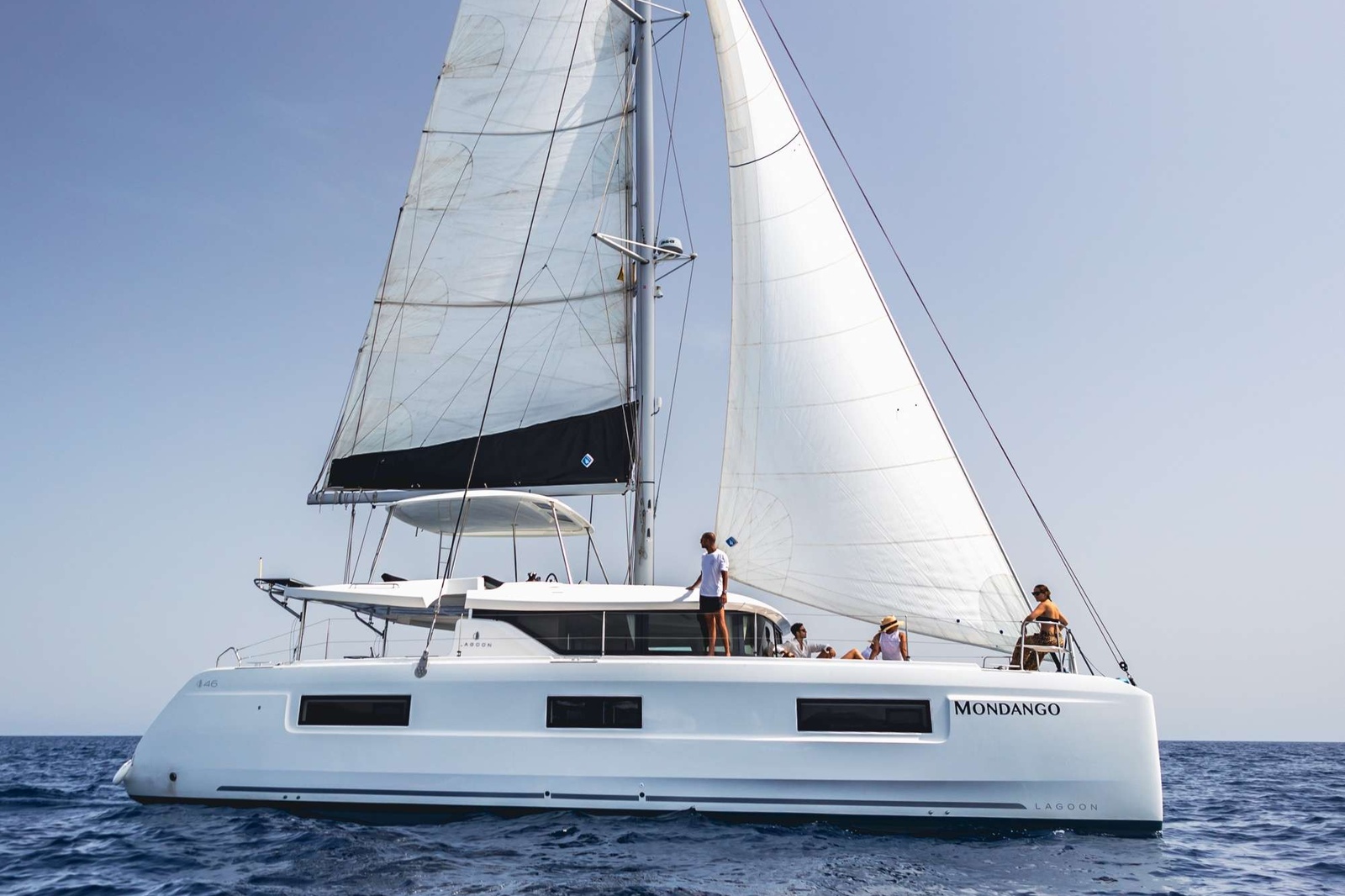 https://www.centralyachtagent.com/yachtadmin/yachtlg/yacht9362/9362brochure16.jpg