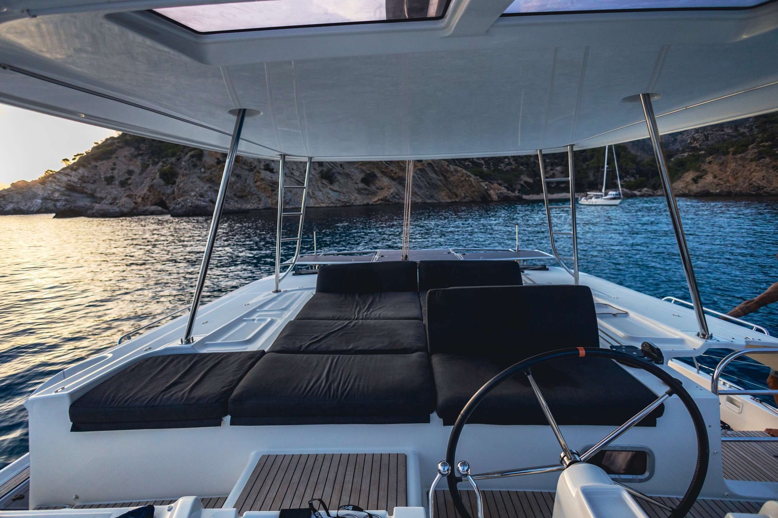 https://www.centralyachtagent.com/yachtadmin/yachtlg/yacht9362/9362brochure4.jpg