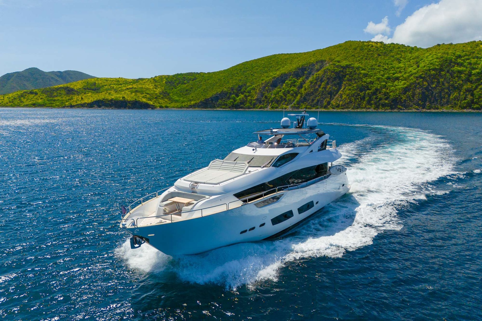 https://www.centralyachtagent.com/yachtadmin/yachtlg/yacht9398/9398brochure1.jpg