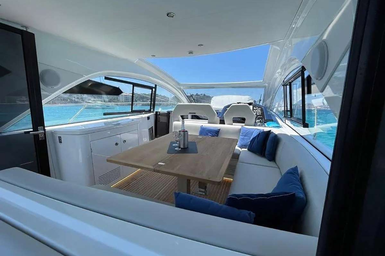 https://www.centralyachtagent.com/yachtadmin/yachtlg/yacht9413/9413brochure2.jpg