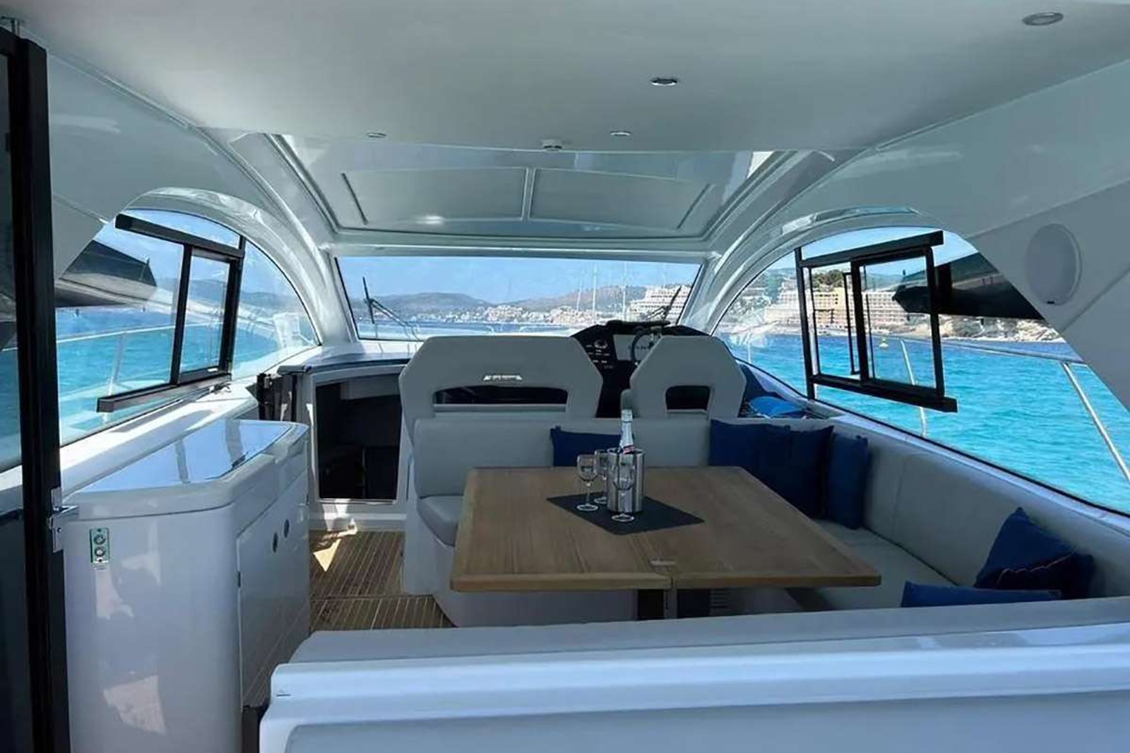 https://www.centralyachtagent.com/yachtadmin/yachtlg/yacht9413/9413brochure3.jpg