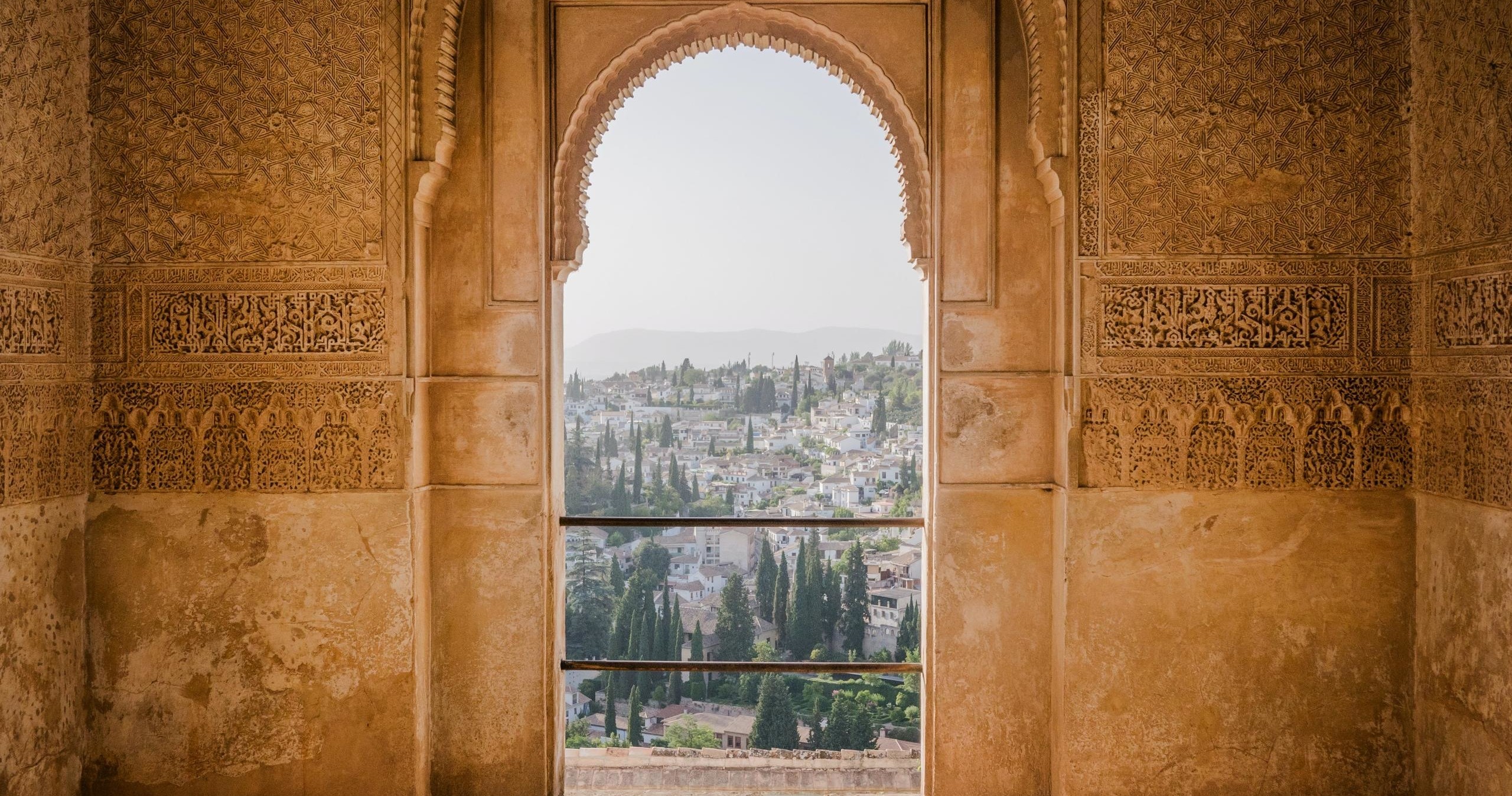 Tour Guidato dell'Alhambra con i Giardini del Generalife e i Palazzi dei Nasridi con Ritiro - Alloggi in Granada