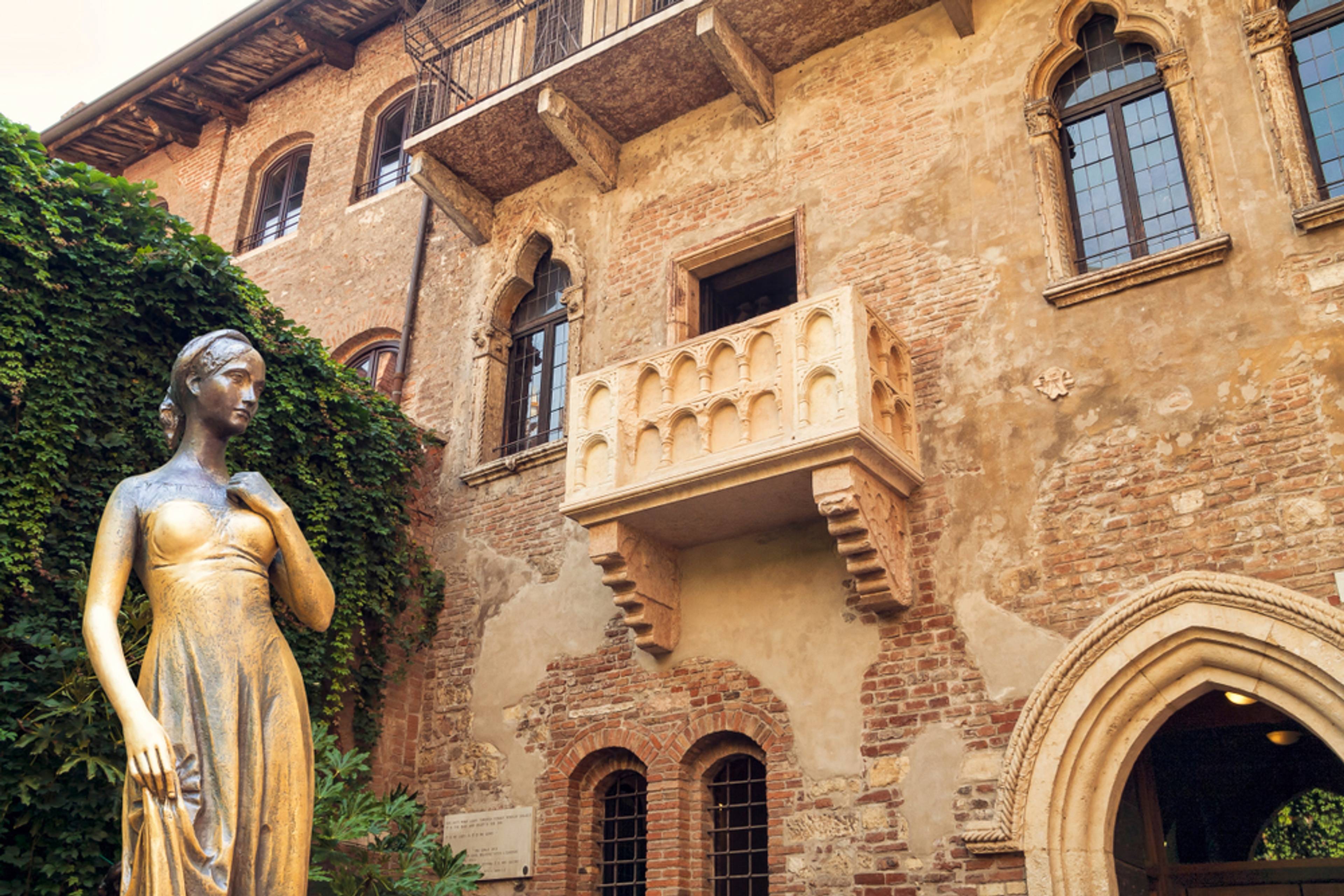 Explore the Magnificent Cities of Verona and Mantua