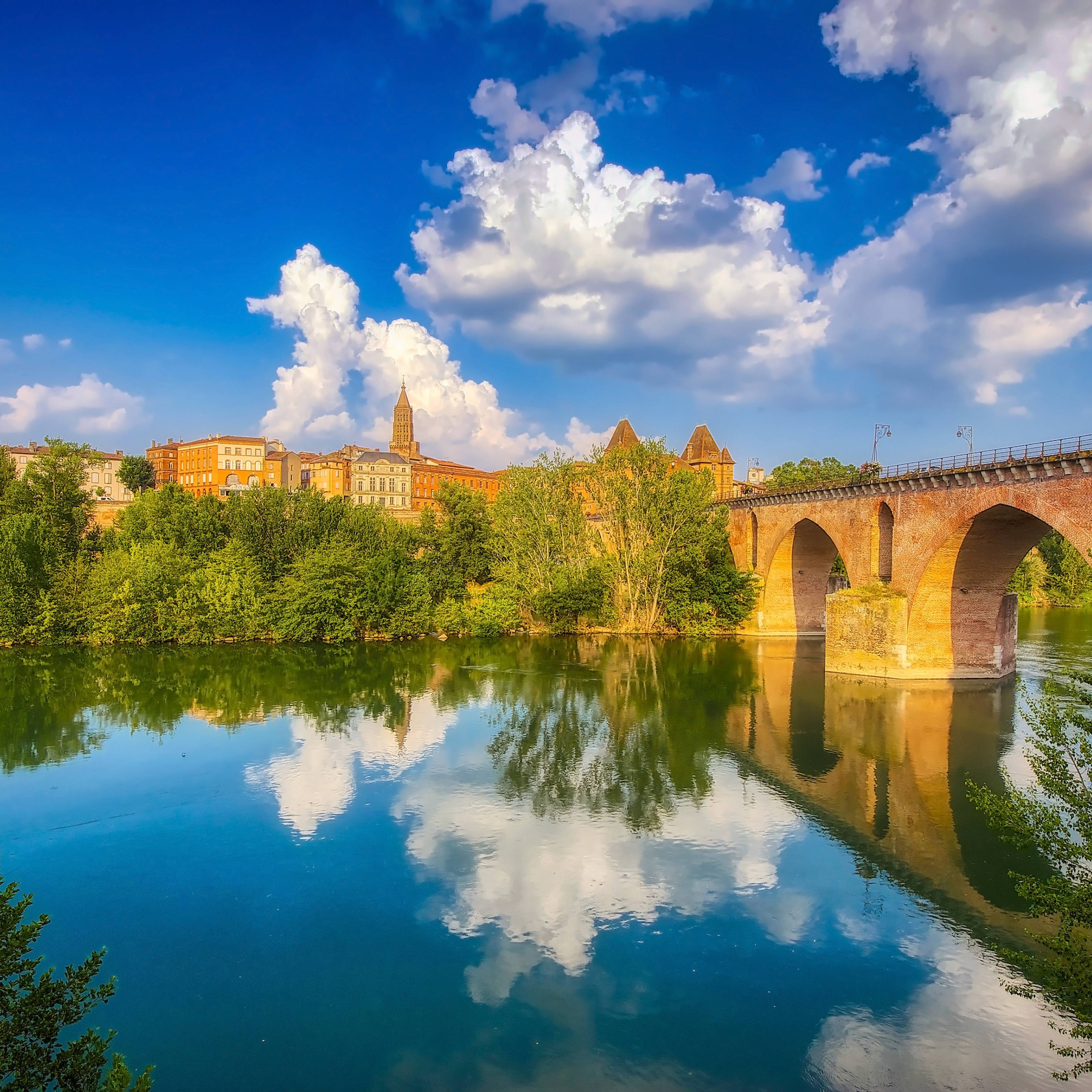 Trip Discovering Historic Legacy of Moissac and Montauban
