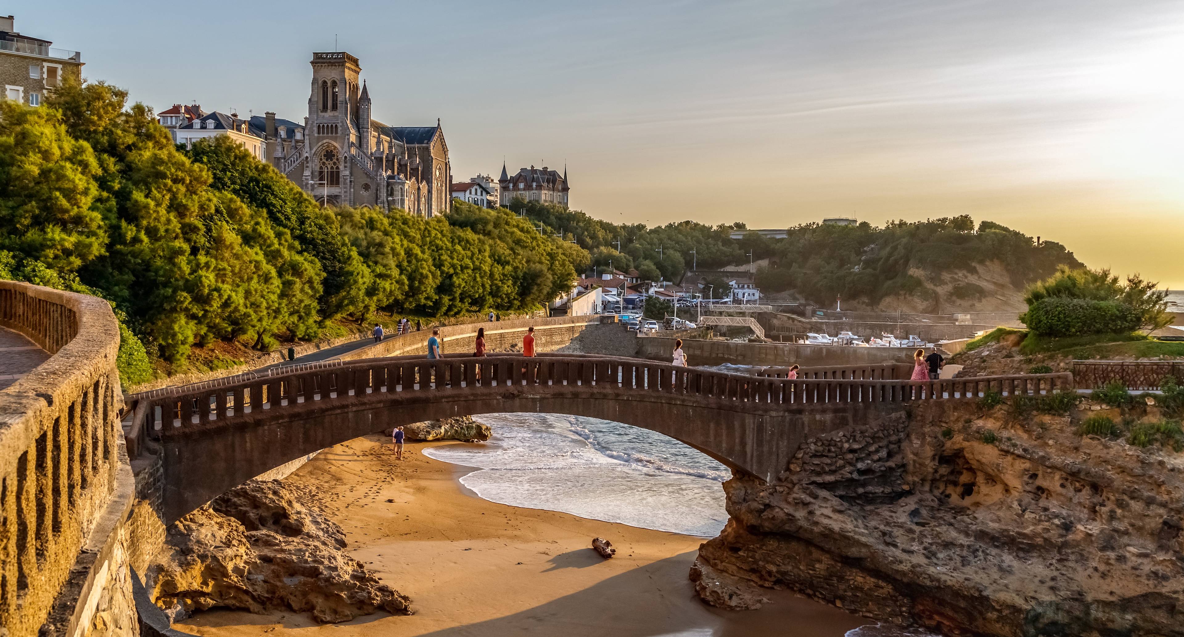 Between Cliffs, Elegant Buildings and Viewpoints in Biarritz