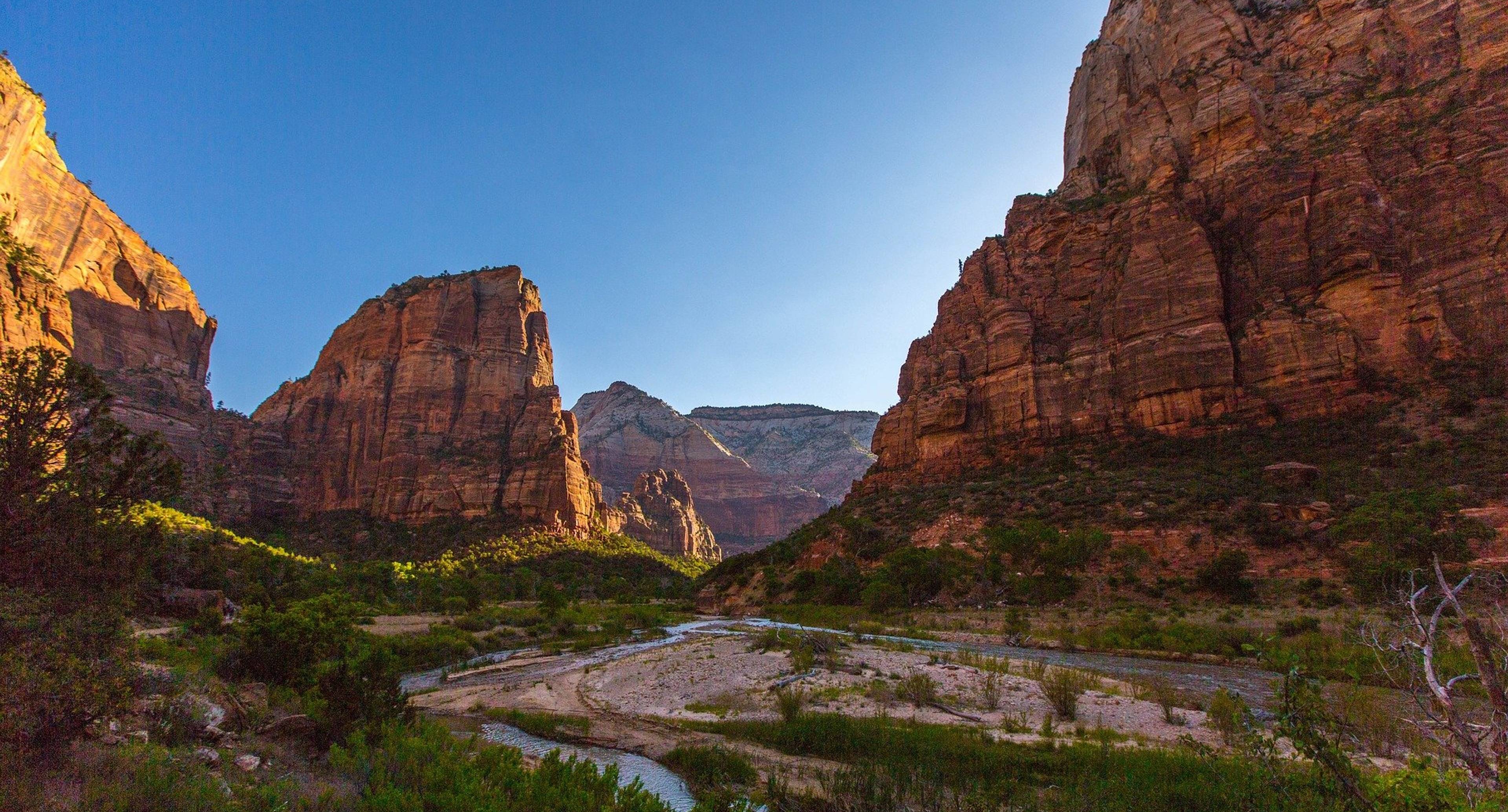 Explore Zion National Park and Drive to Lake Powell