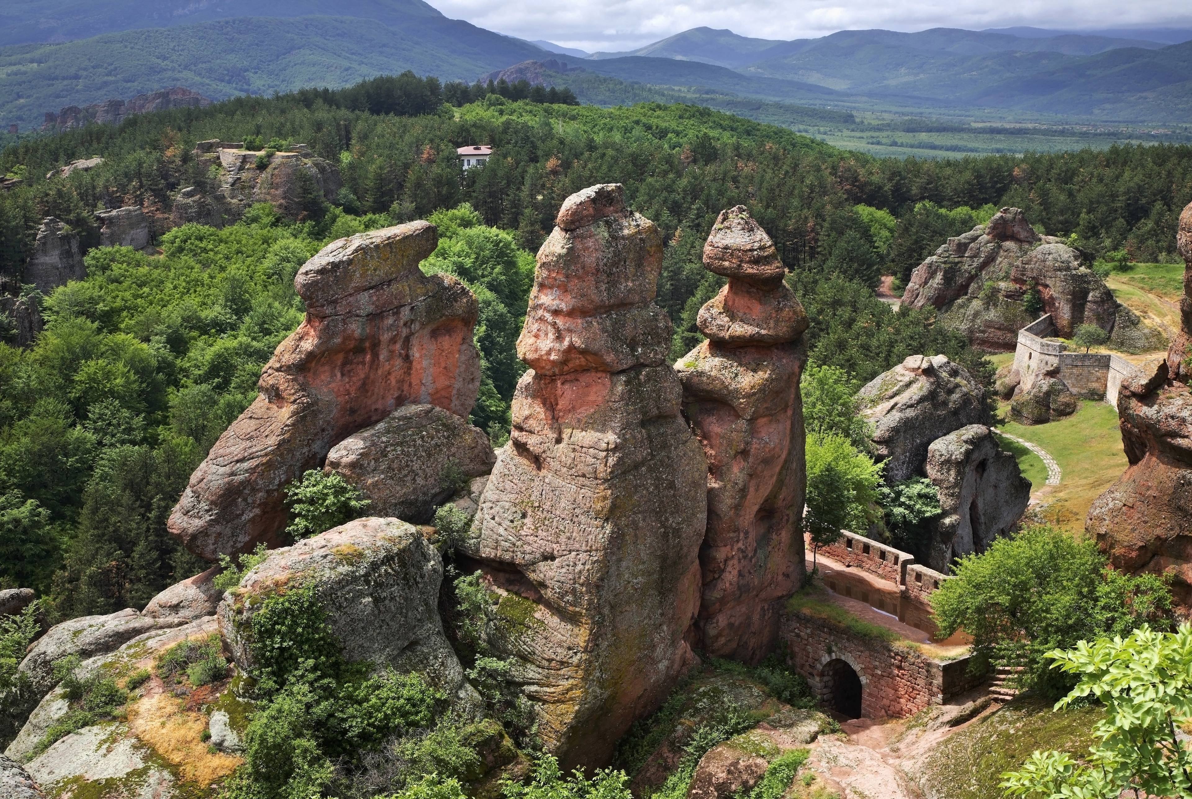 Древнее прошлое Болгарии - крепость и пещеры Белоградчика