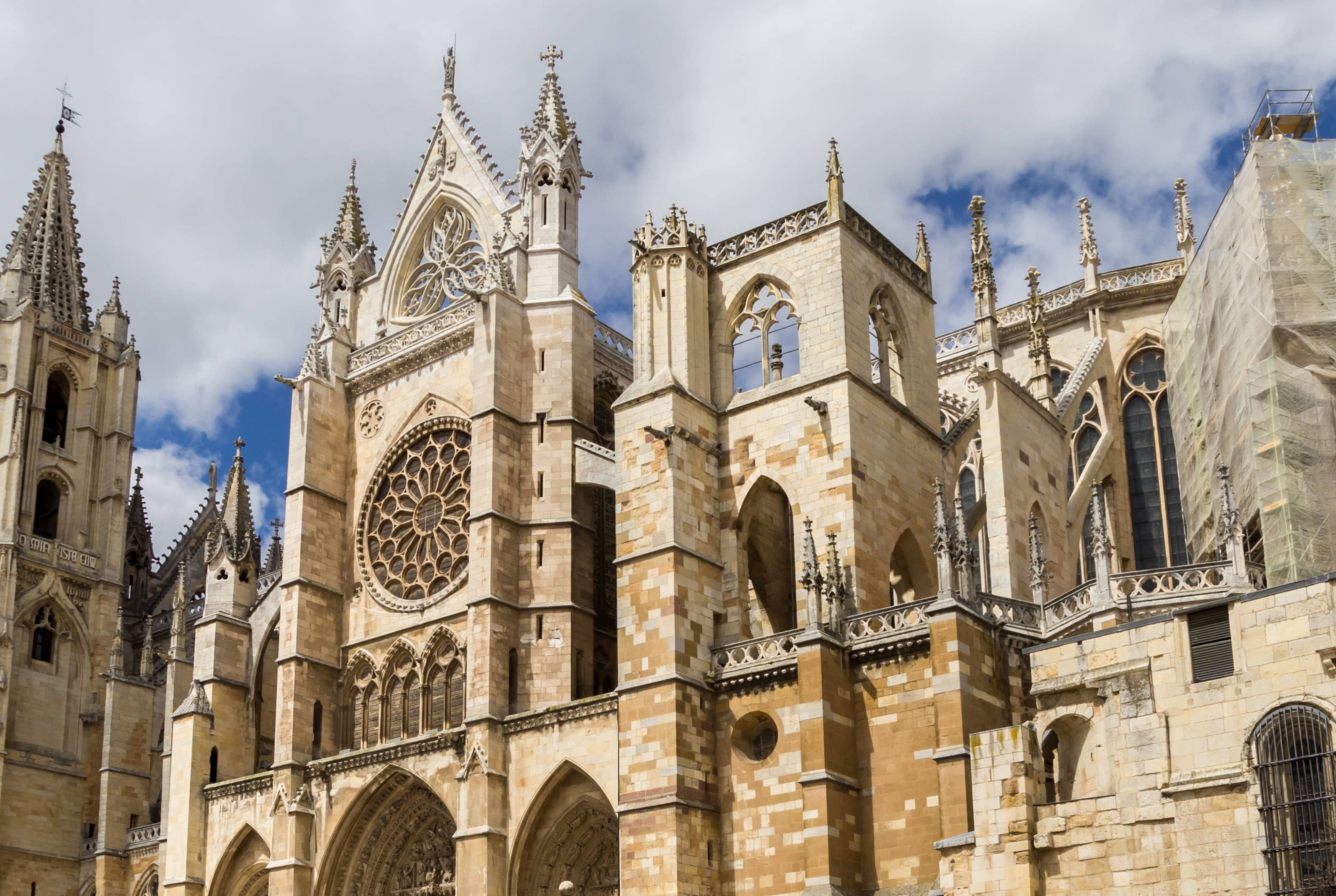 2-Day Tour of the Most Magical Corners of the City of León