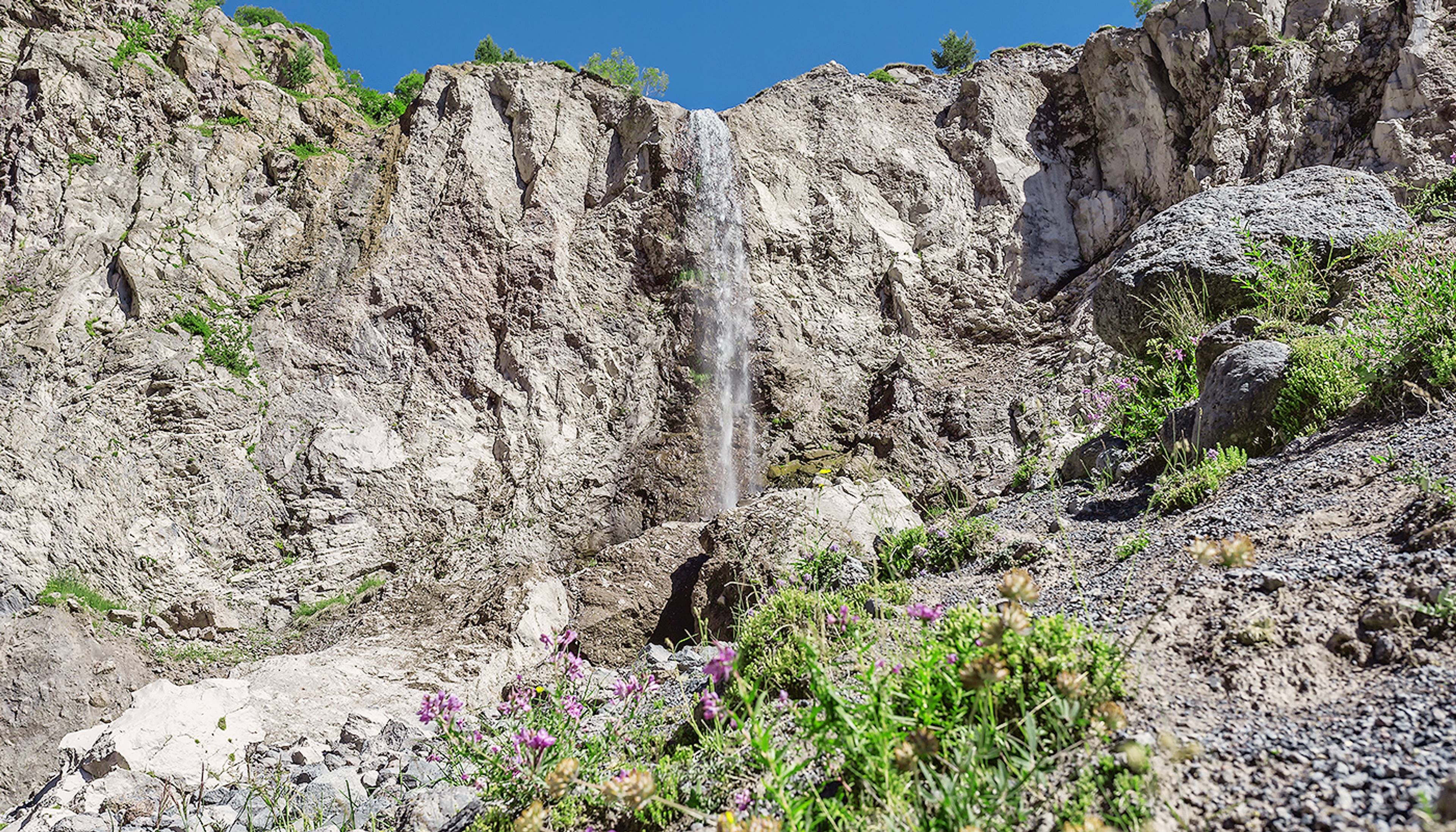 Azau waterfall