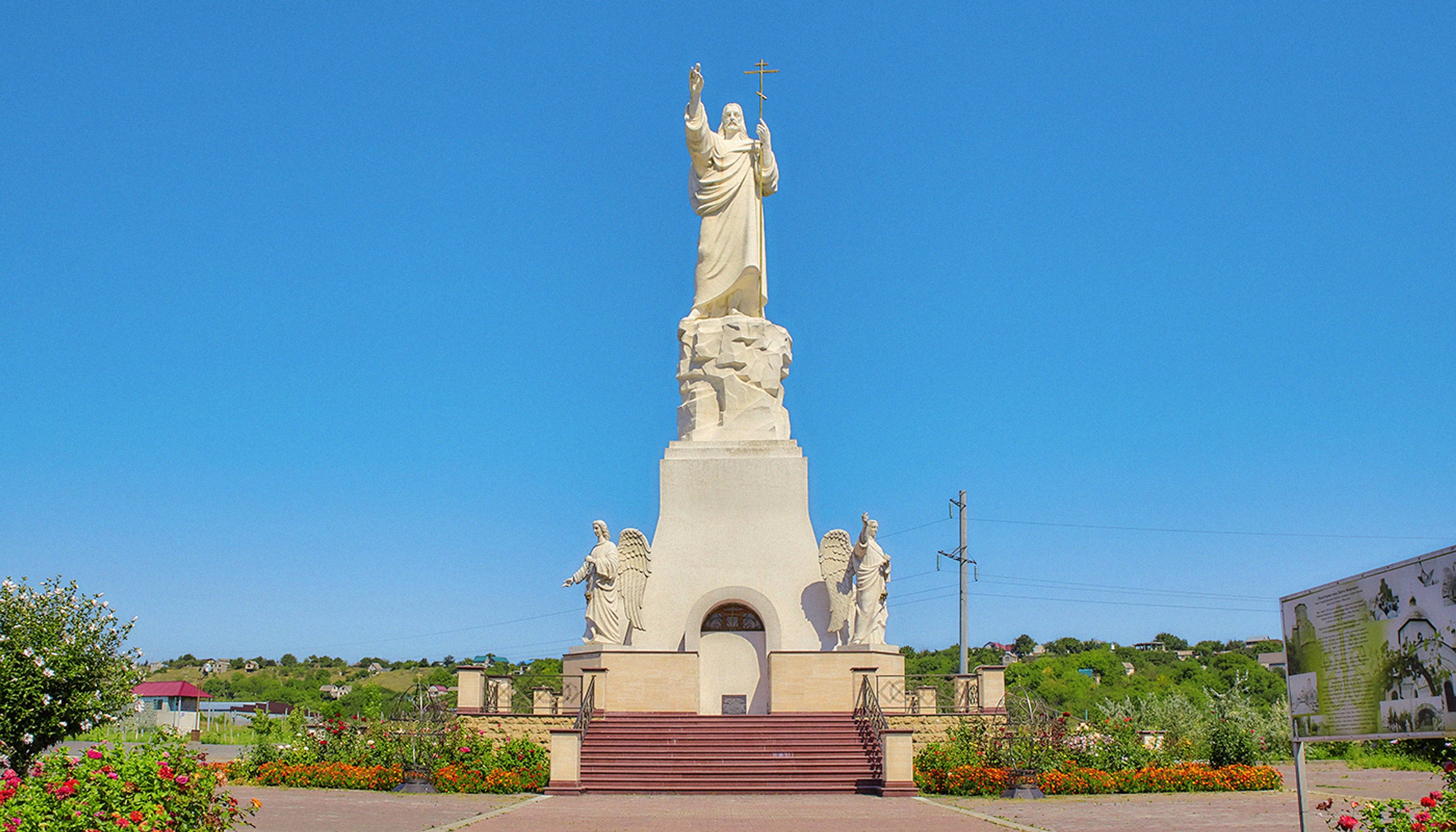 Statue of Christ the Risen One