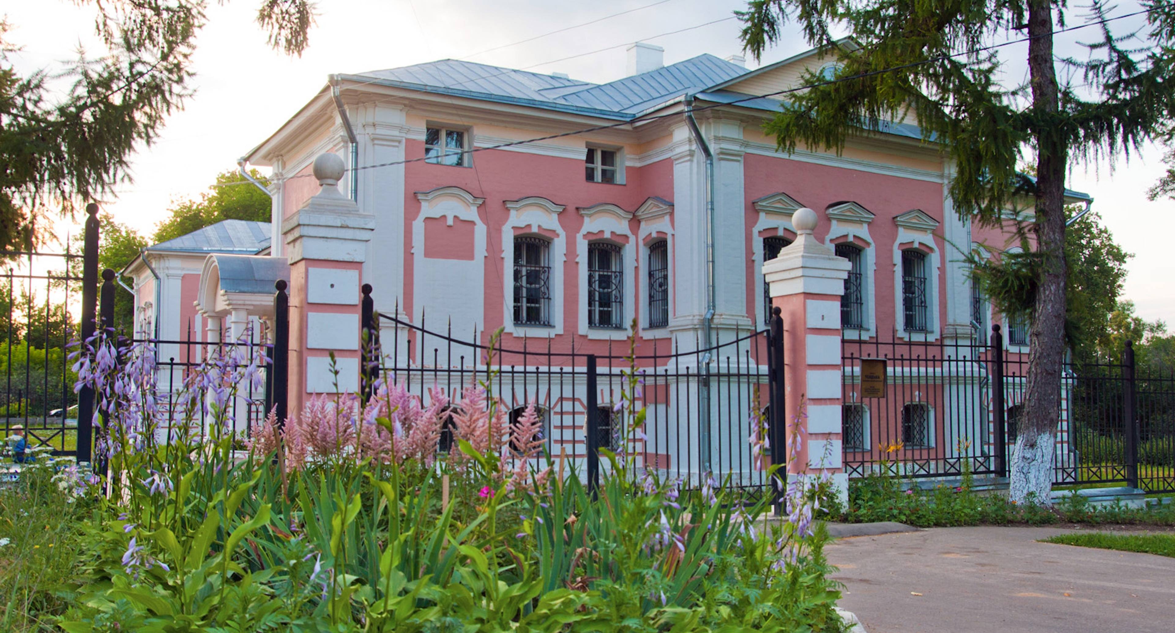 XVII century manor house, waterfalls and attractions of Kaluga