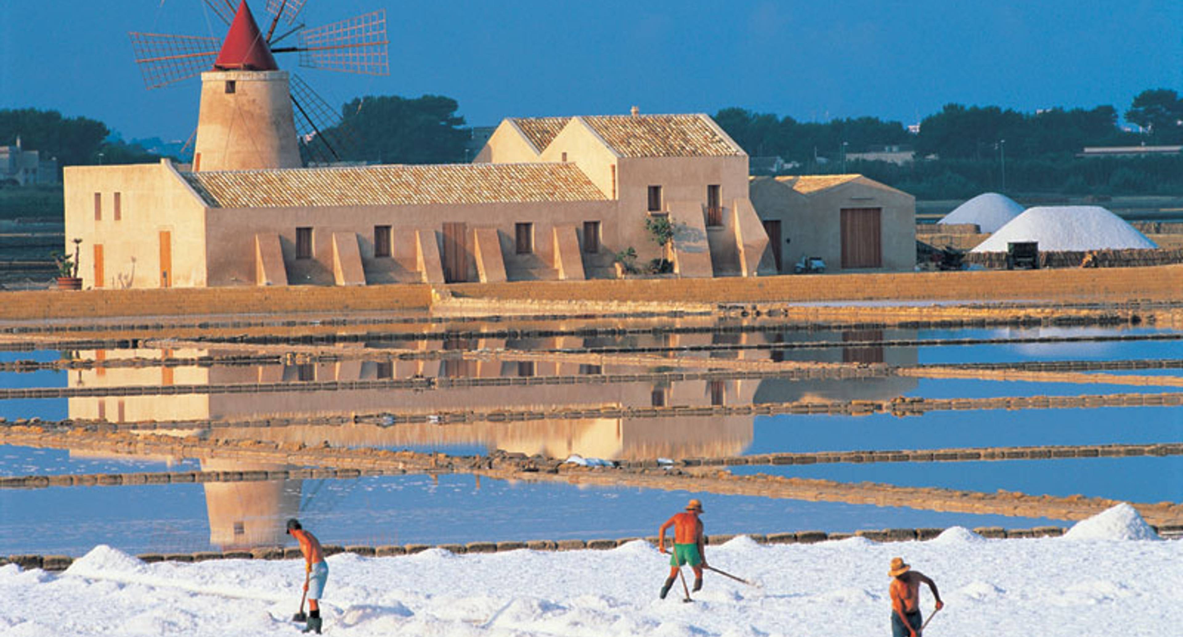 Discovering the salt pans of Trapani.