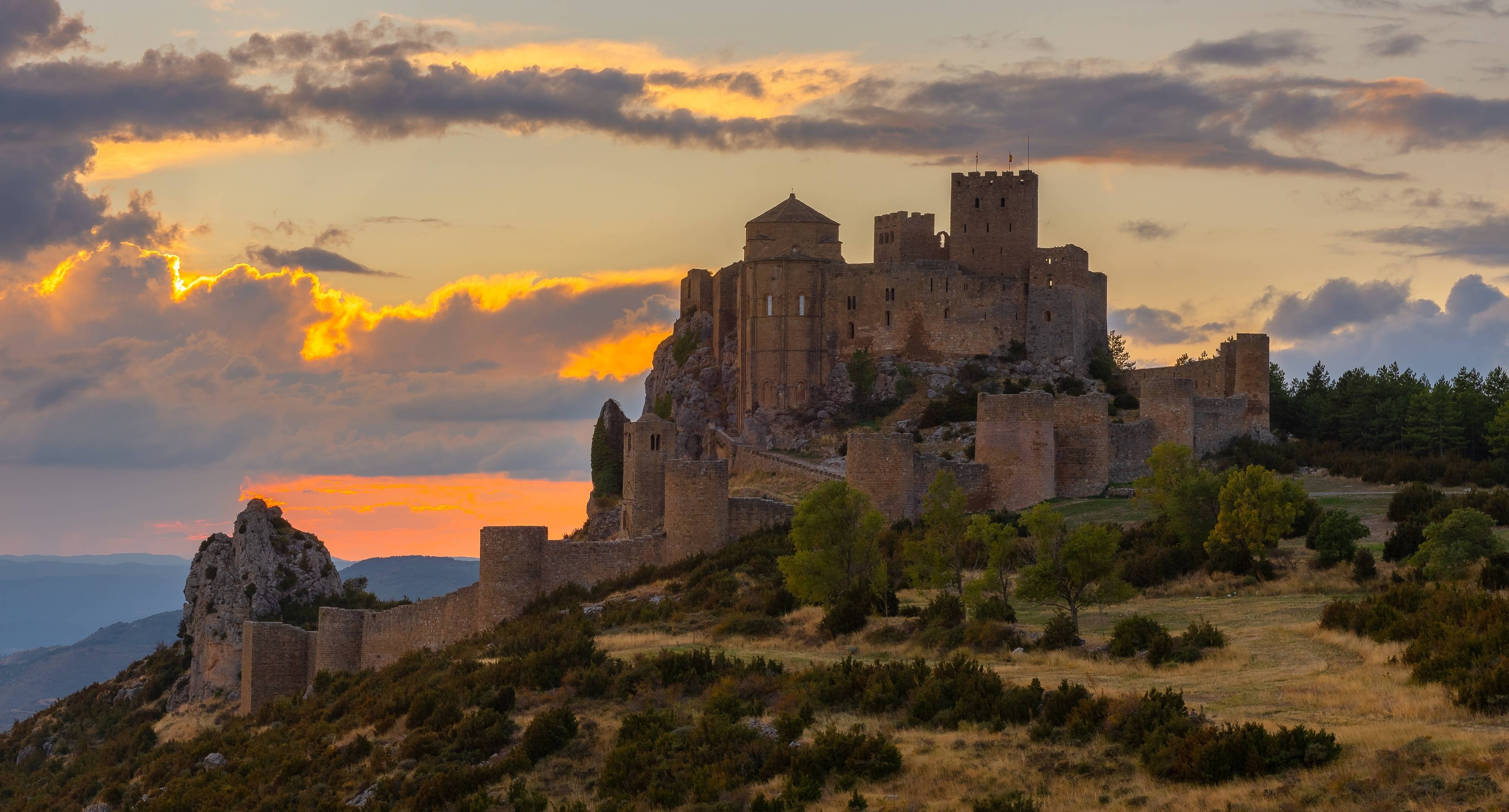 Historical Spots in Huesca: Loarre Castle and Jaca